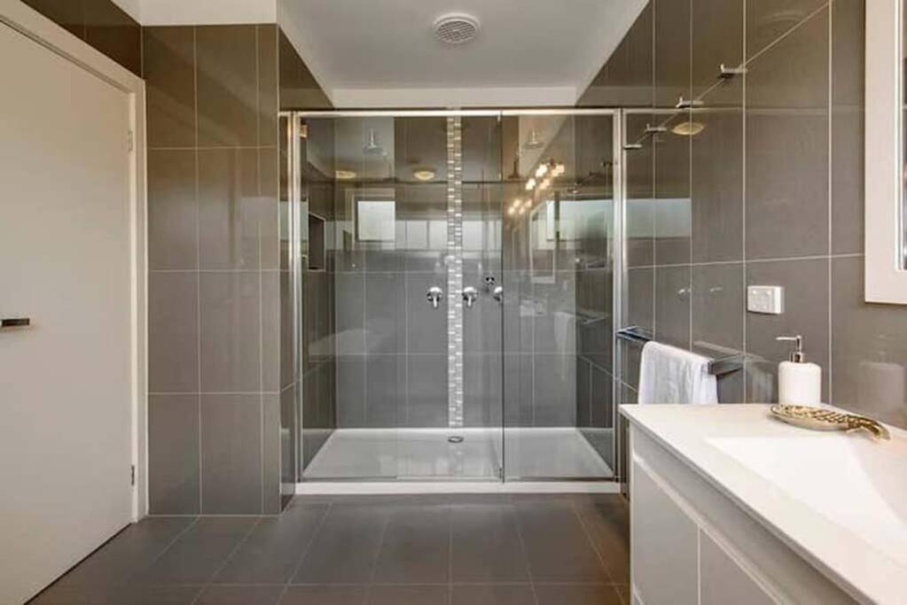 Dromana Grove SPA & POOL sleeps 15