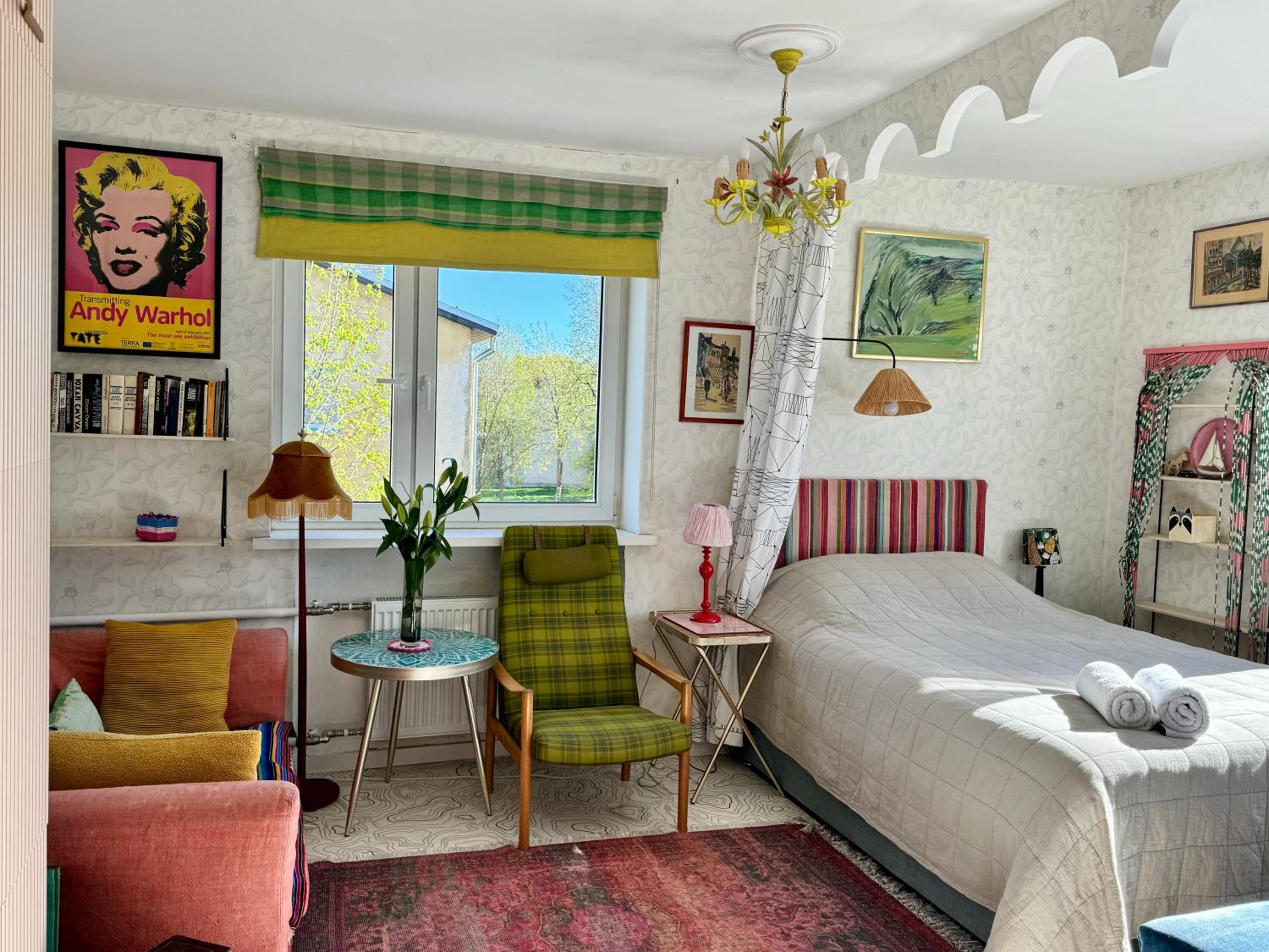 LITTLE LONDON ONE boutique apartment Netflix TV Old Town