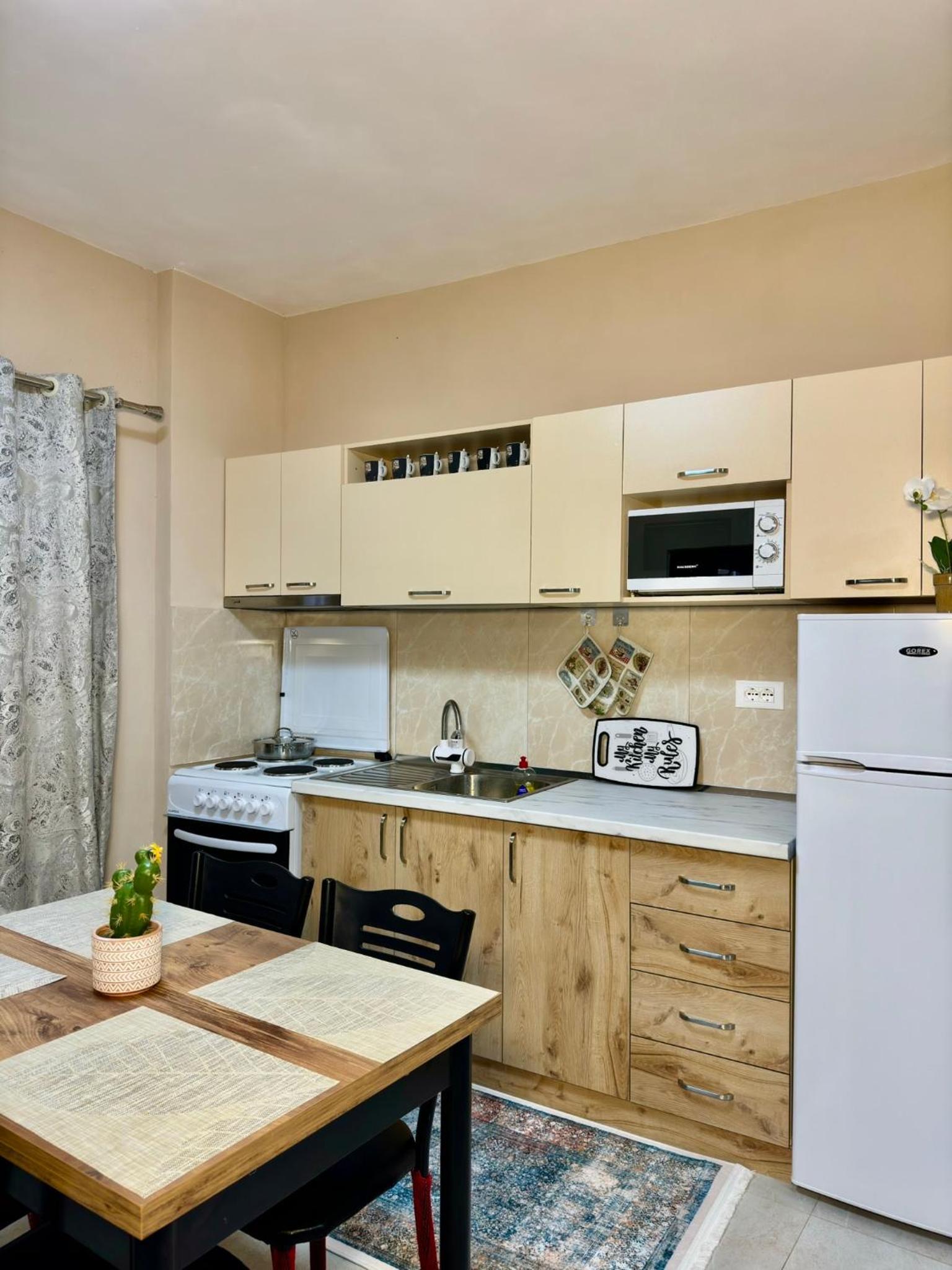 Shkodra Guest House & Trips