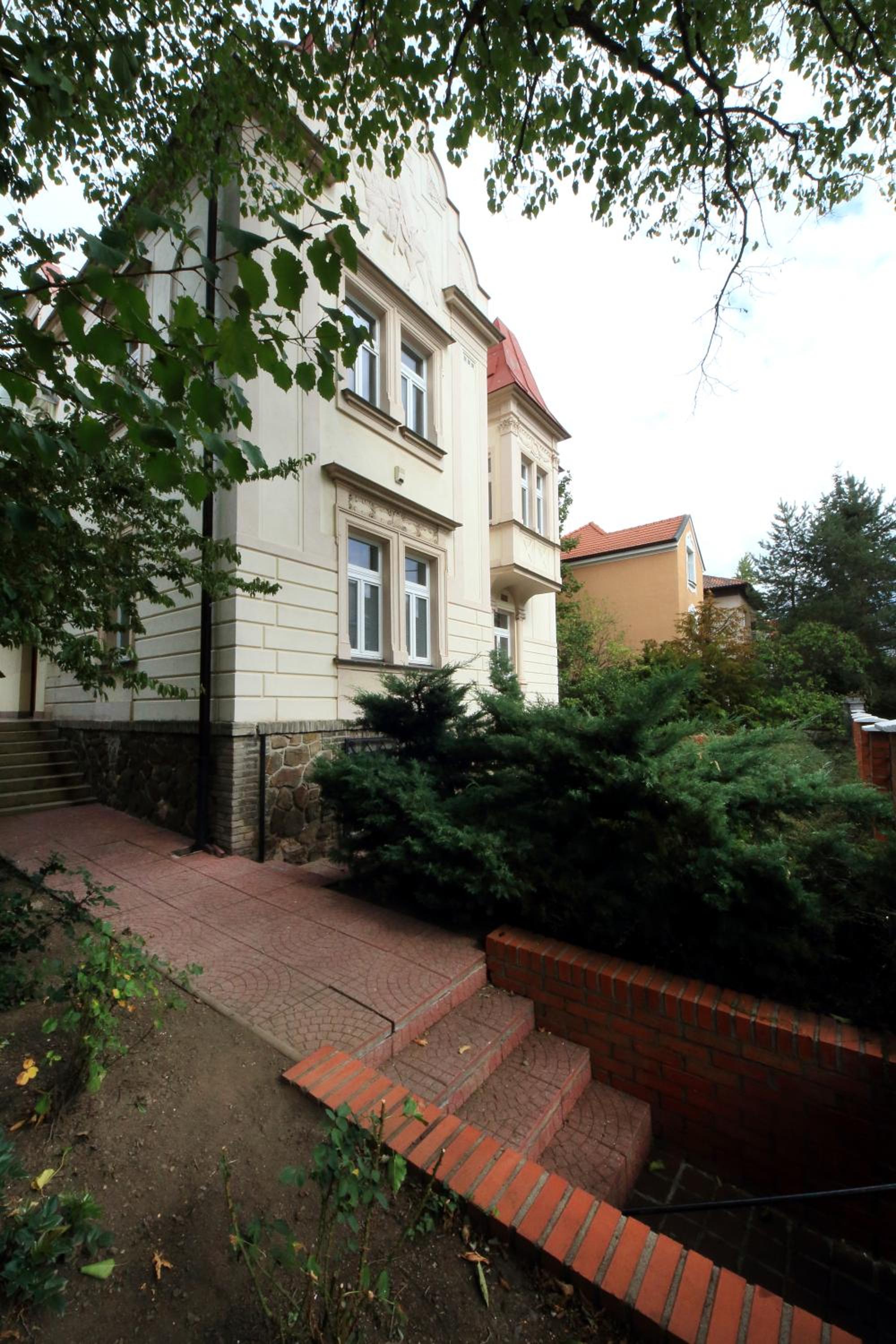 Historic Villa Apartments