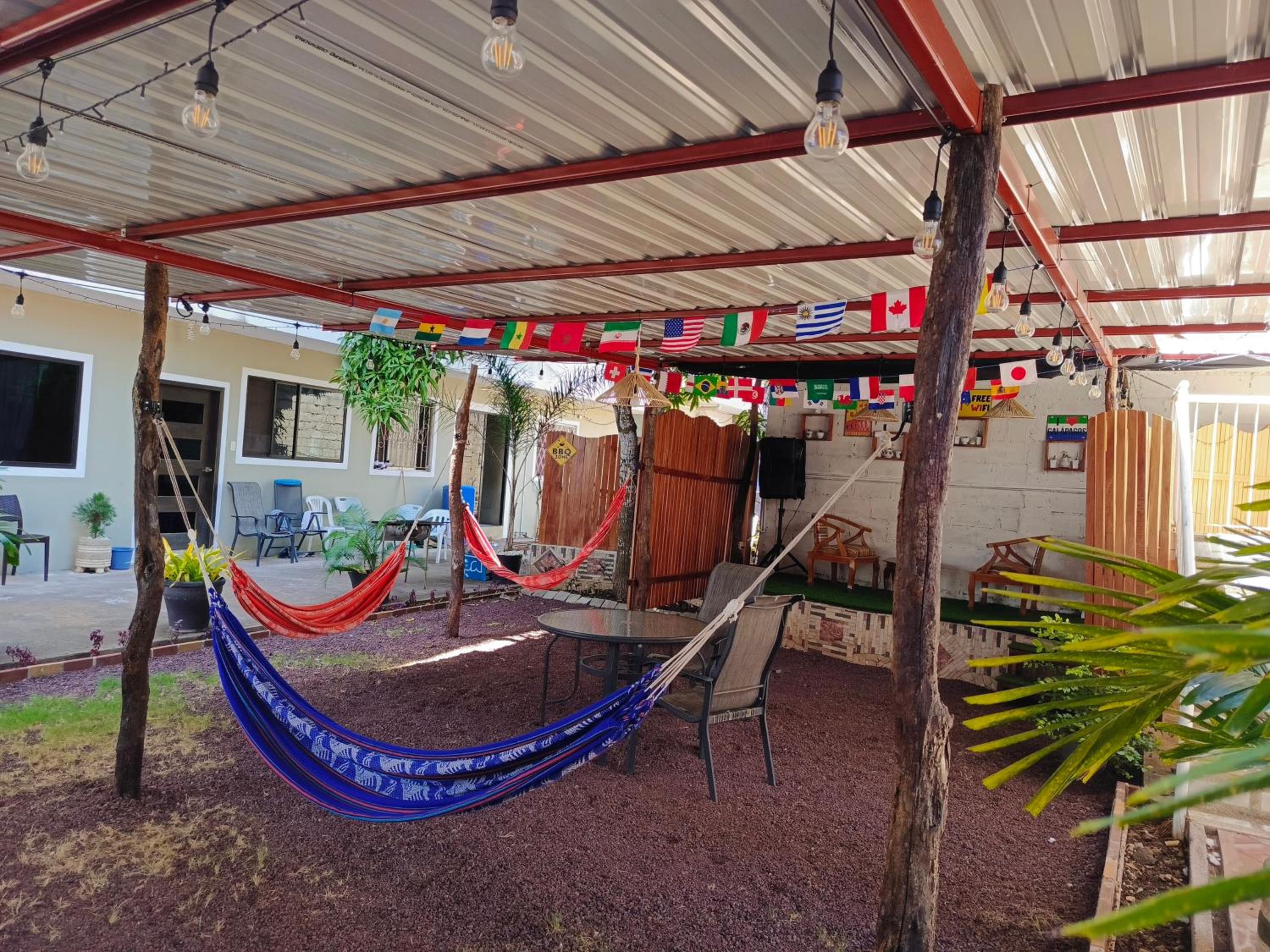 Teresita's House Suites con cocina privada , ideal para parejas, AC, wifi agua caliente, cerca del aeropuerto, a pocos pasos del malecón San Cristóbal