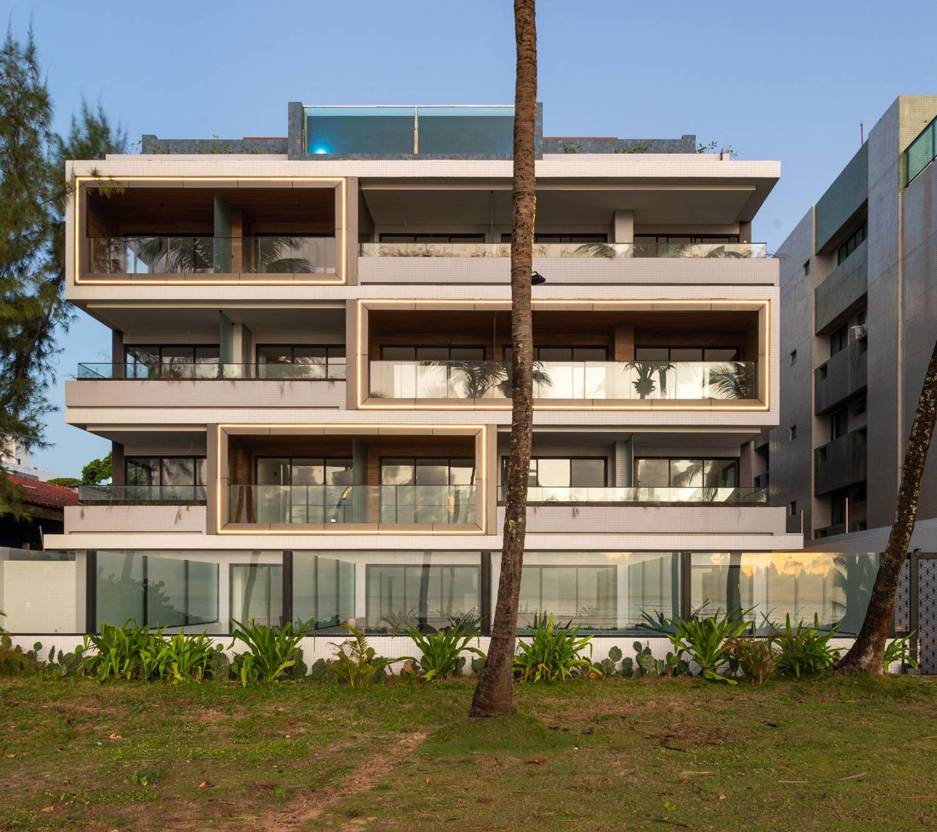 Loft com jacuzzi privativa frente mar do Bessa