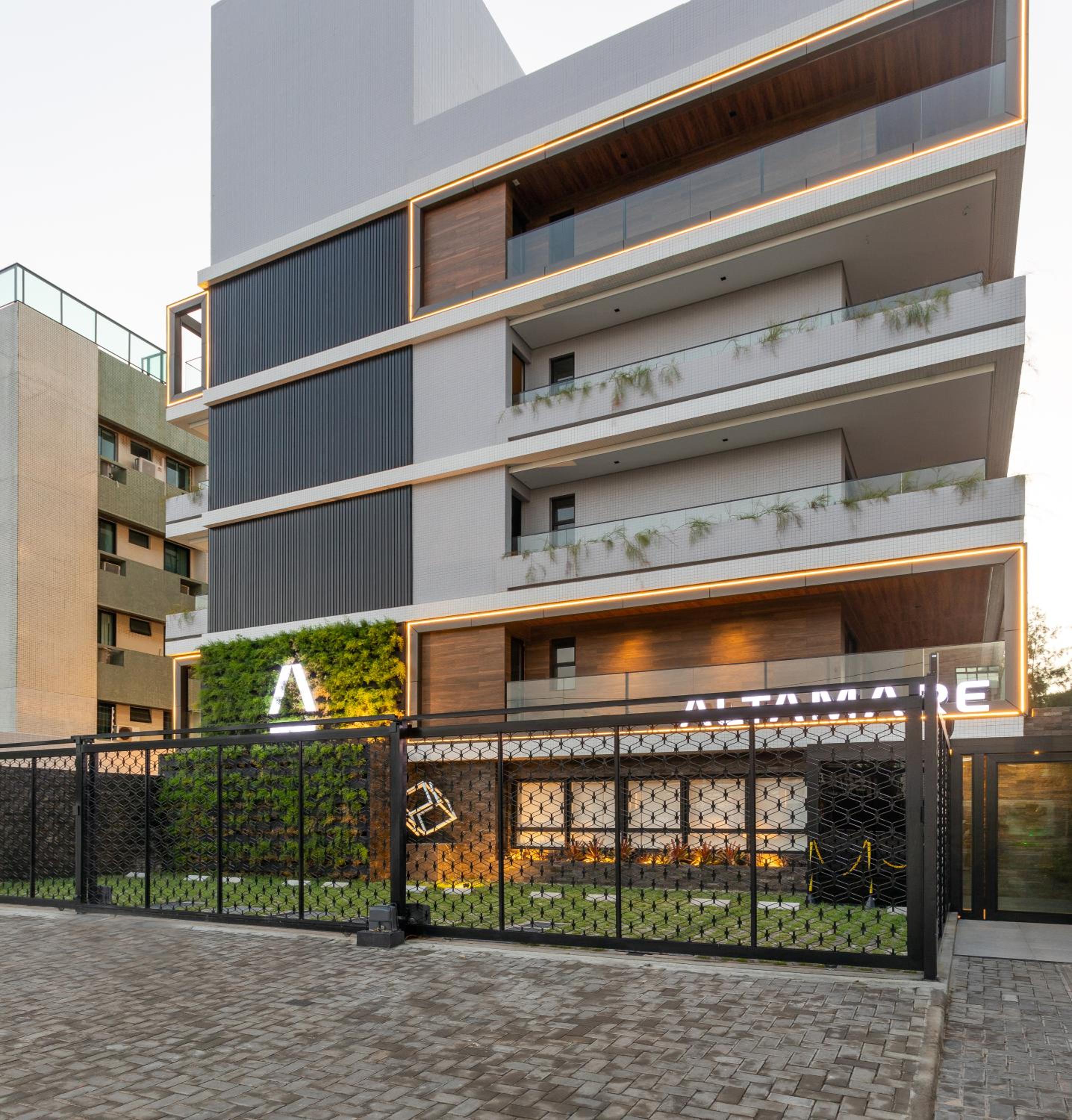 Loft com jacuzzi privativa frente mar do Bessa