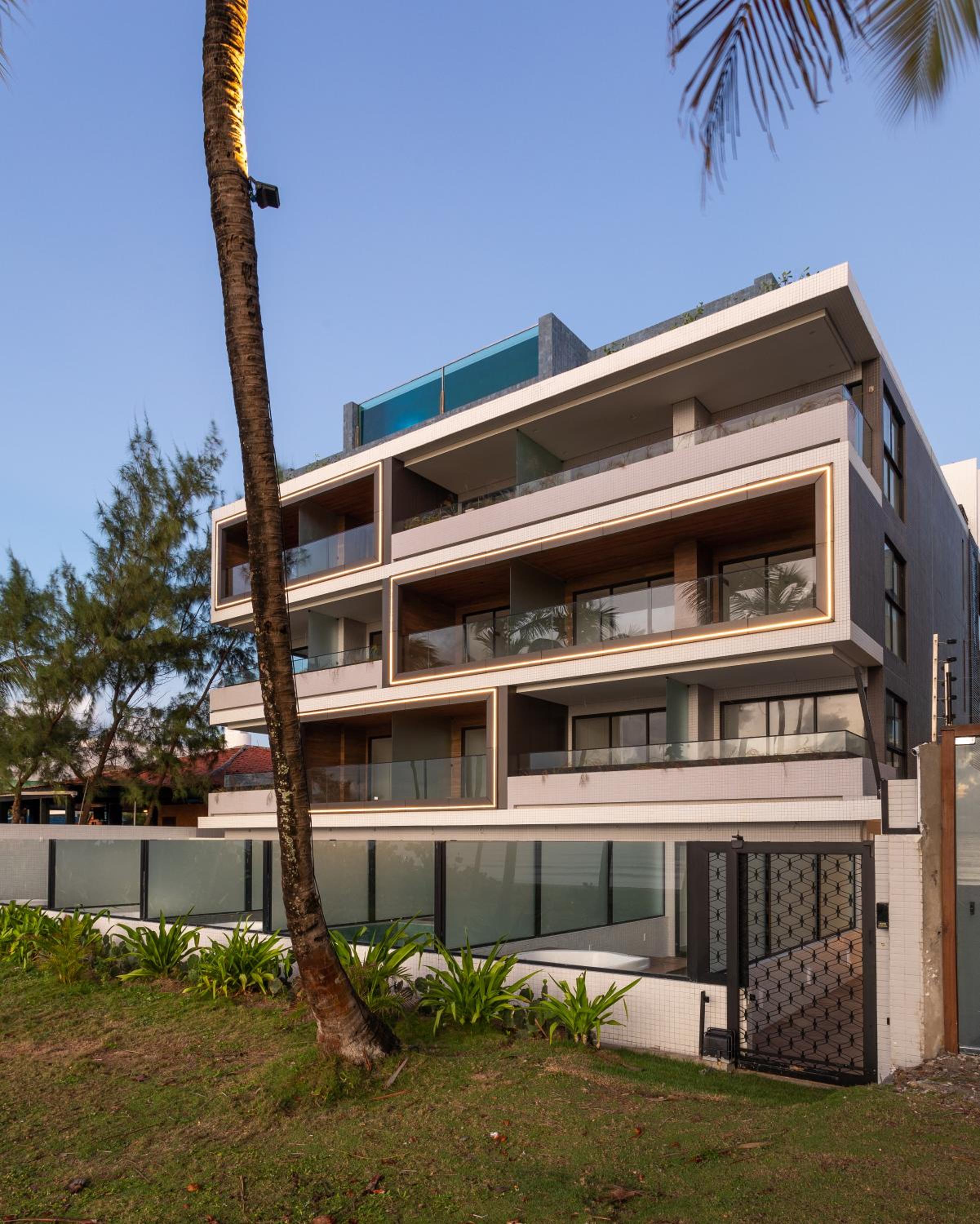 Loft com jacuzzi privativa frente mar do Bessa