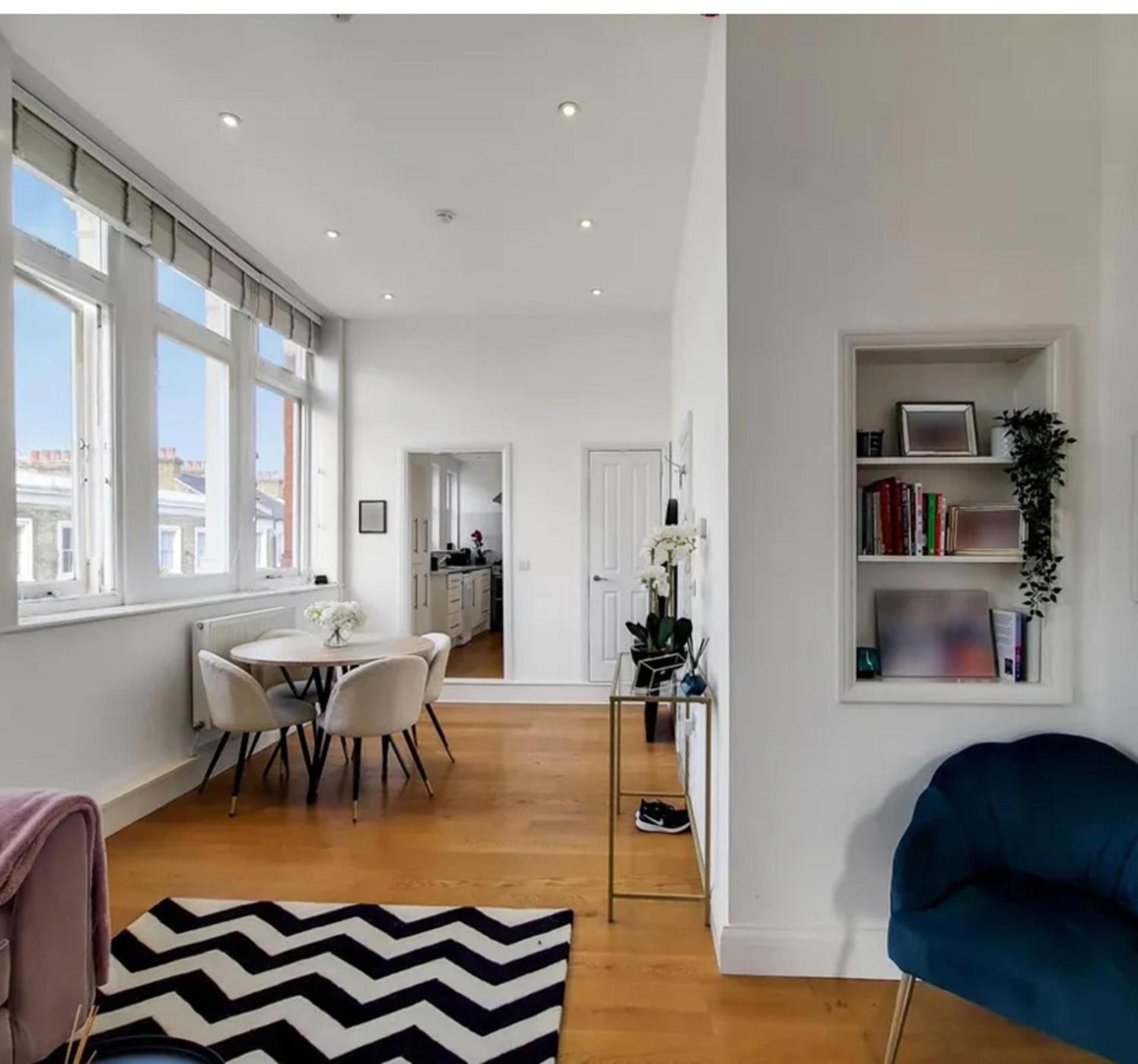 Apartment Sleeps 2 with Free Parking