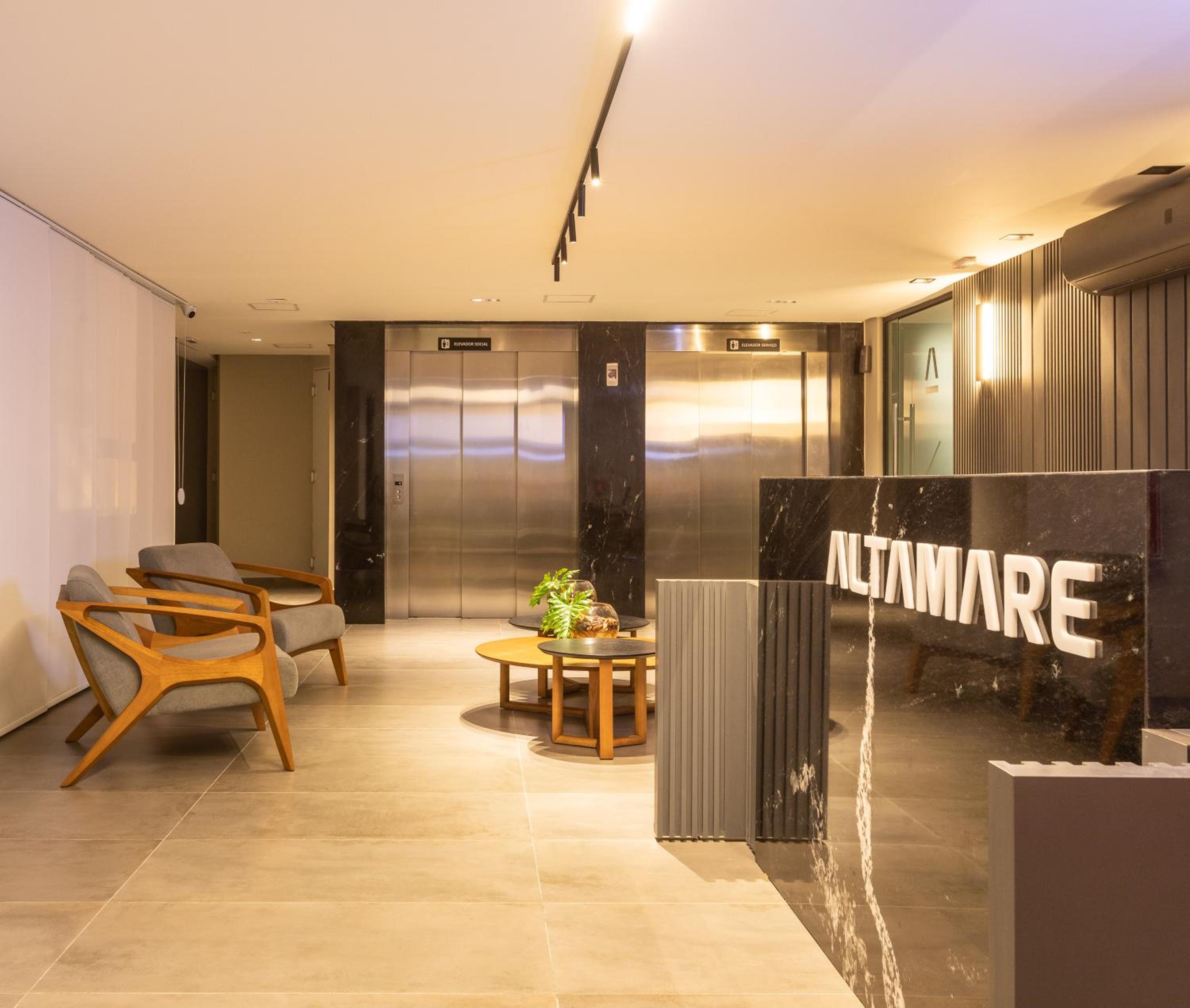 Loft com jacuzzi privativa frente mar do Bessa