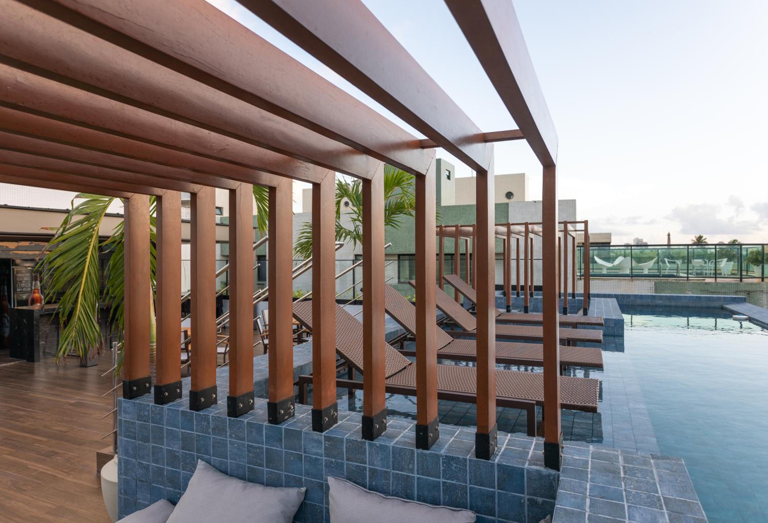 Loft com jacuzzi privativa frente mar do Bessa