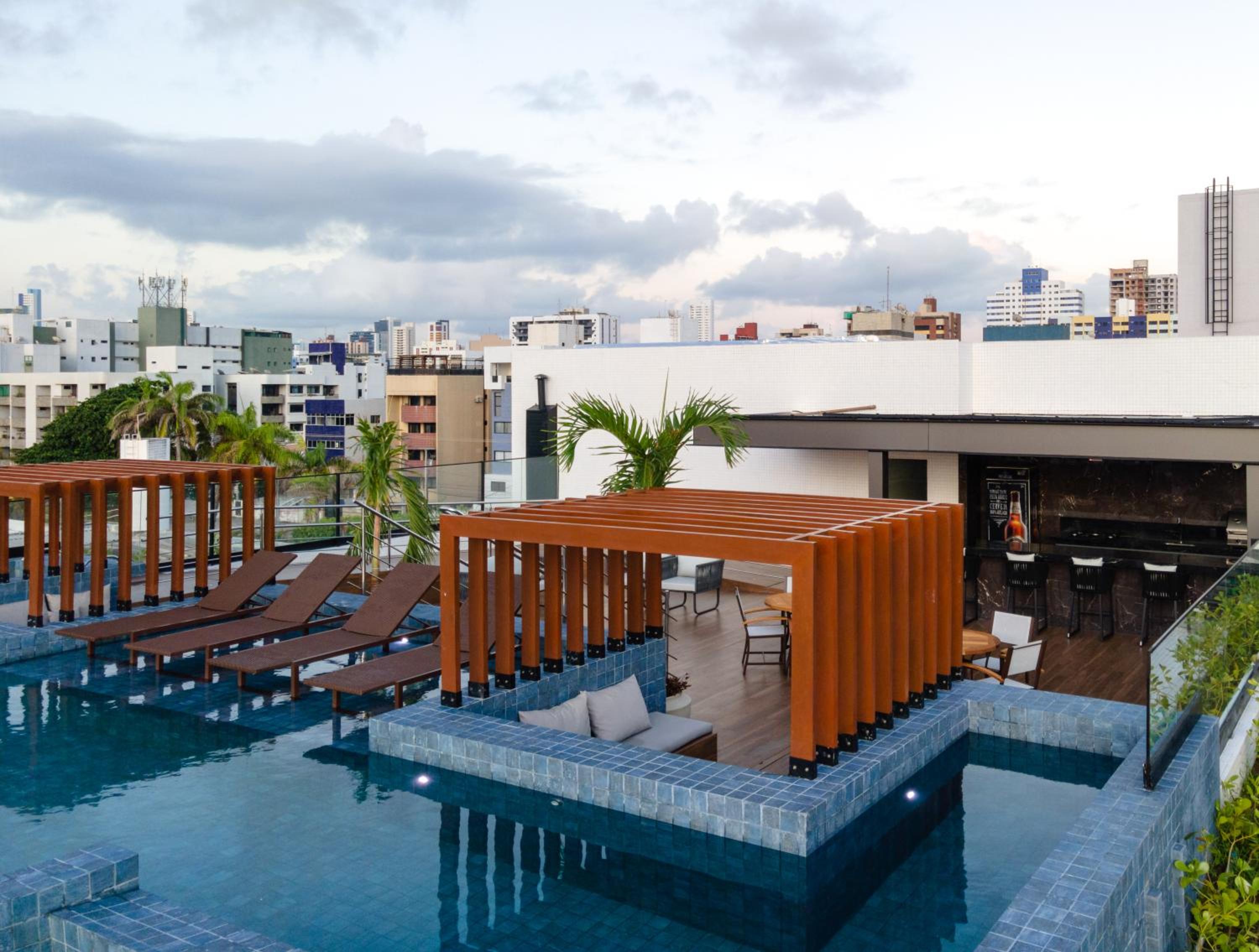 Loft com jacuzzi privativa frente mar do Bessa