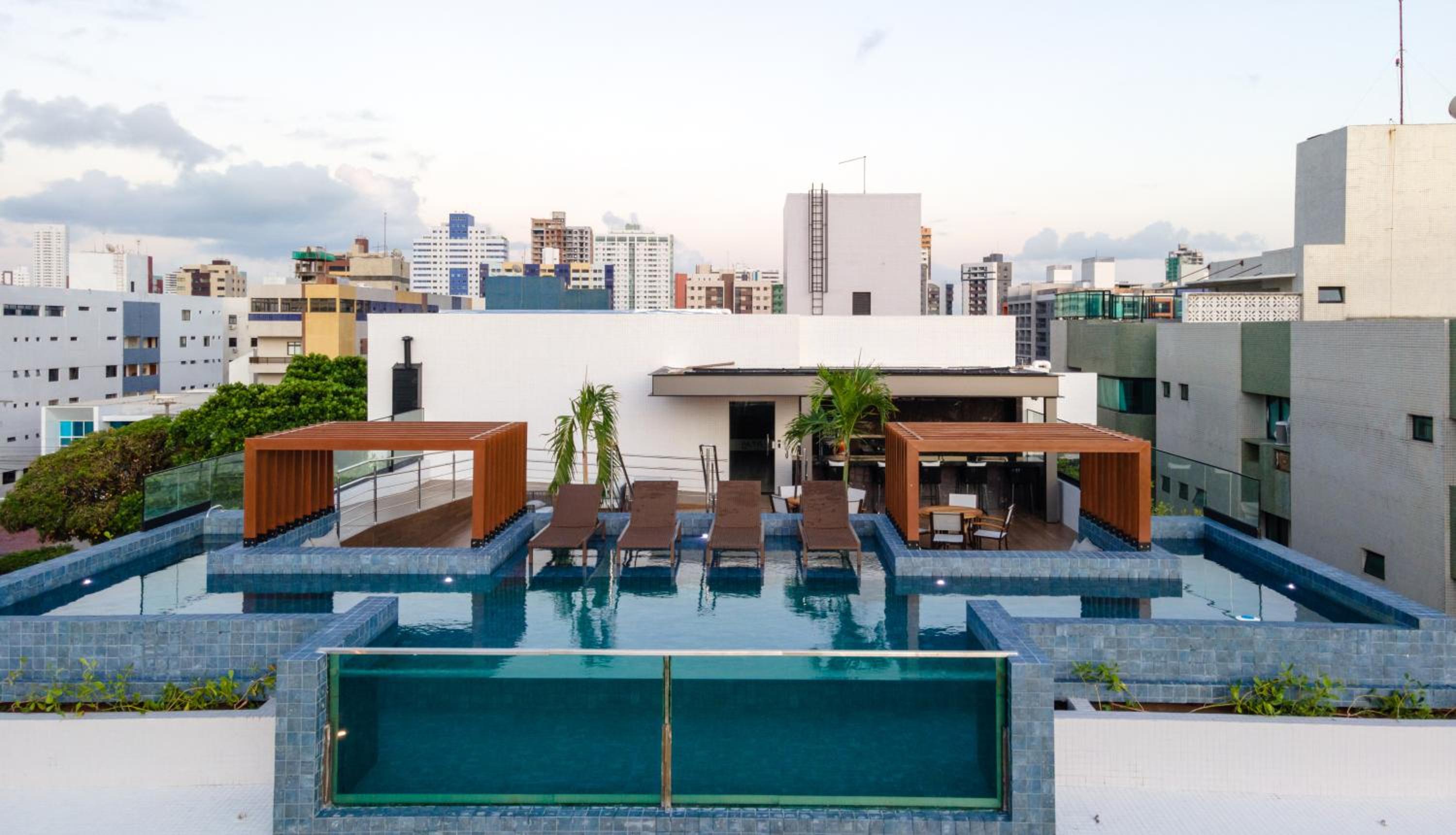 Loft com jacuzzi privativa frente mar do Bessa