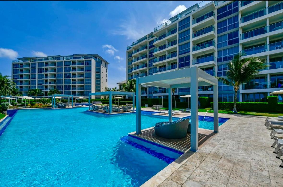 Azure 515 Aruba Vacation Sunset Breeze