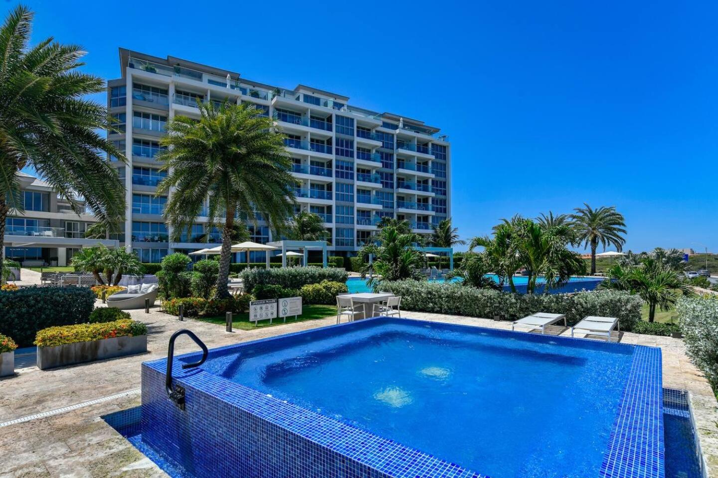 Azure 515 Aruba Vacation Sunset Breeze
