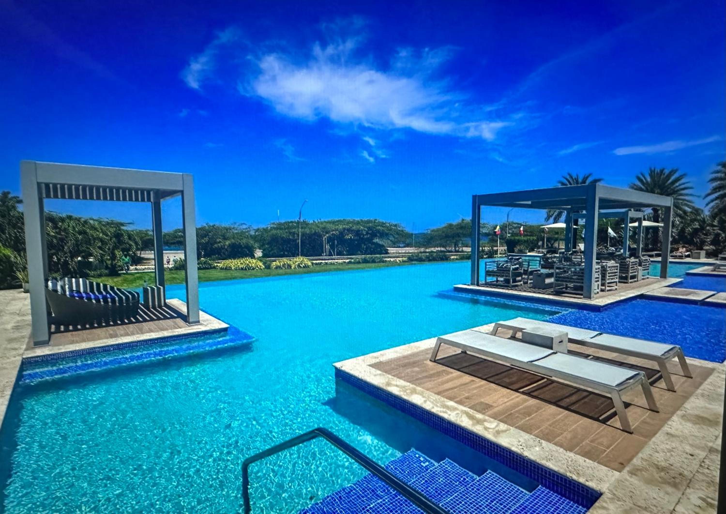 Azure 515 Aruba Vacation Sunset Breeze
