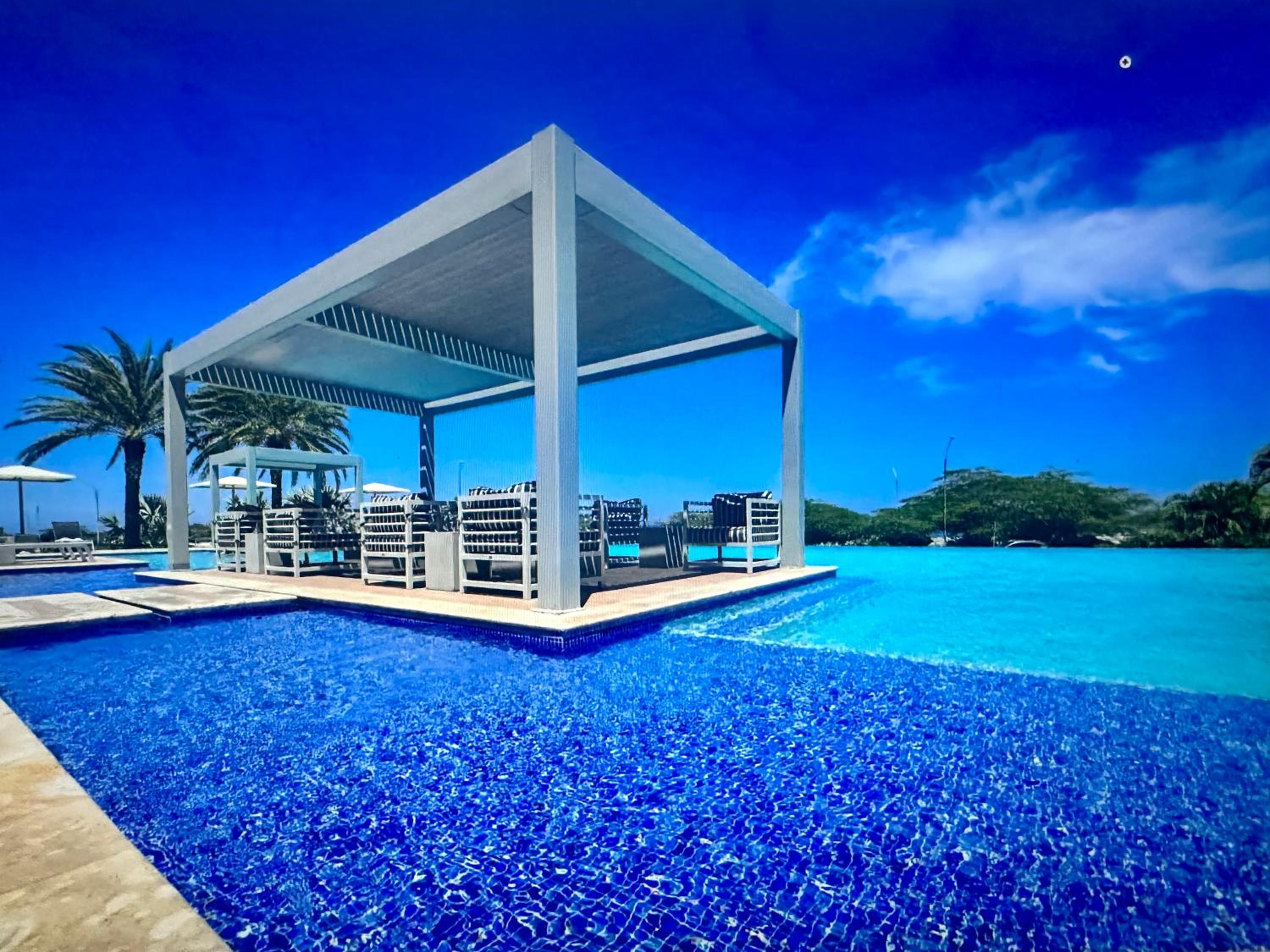 Azure 515 Aruba Vacation Sunset Breeze