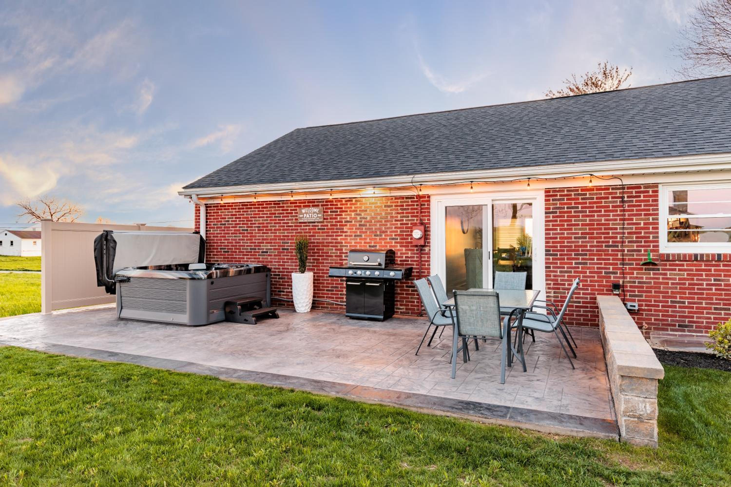 Hotel Backyard Getawayamish Farmlandhot Tubfire Pit