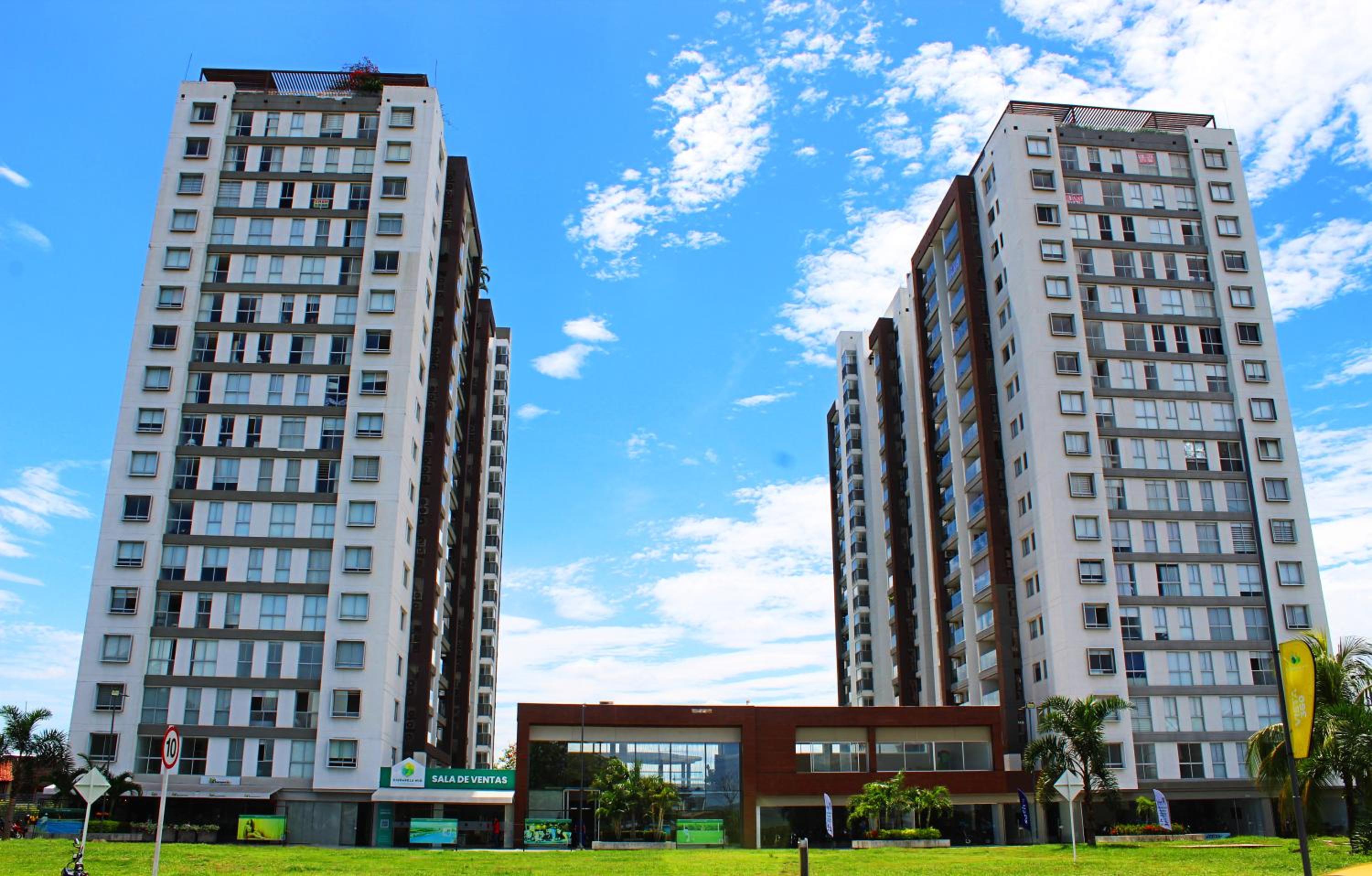 Apartamento Moderno Con Excelente Vista, Piscina, excepto los lunes por mantenimiento y Parqueadero privado, ubicado en Neiva