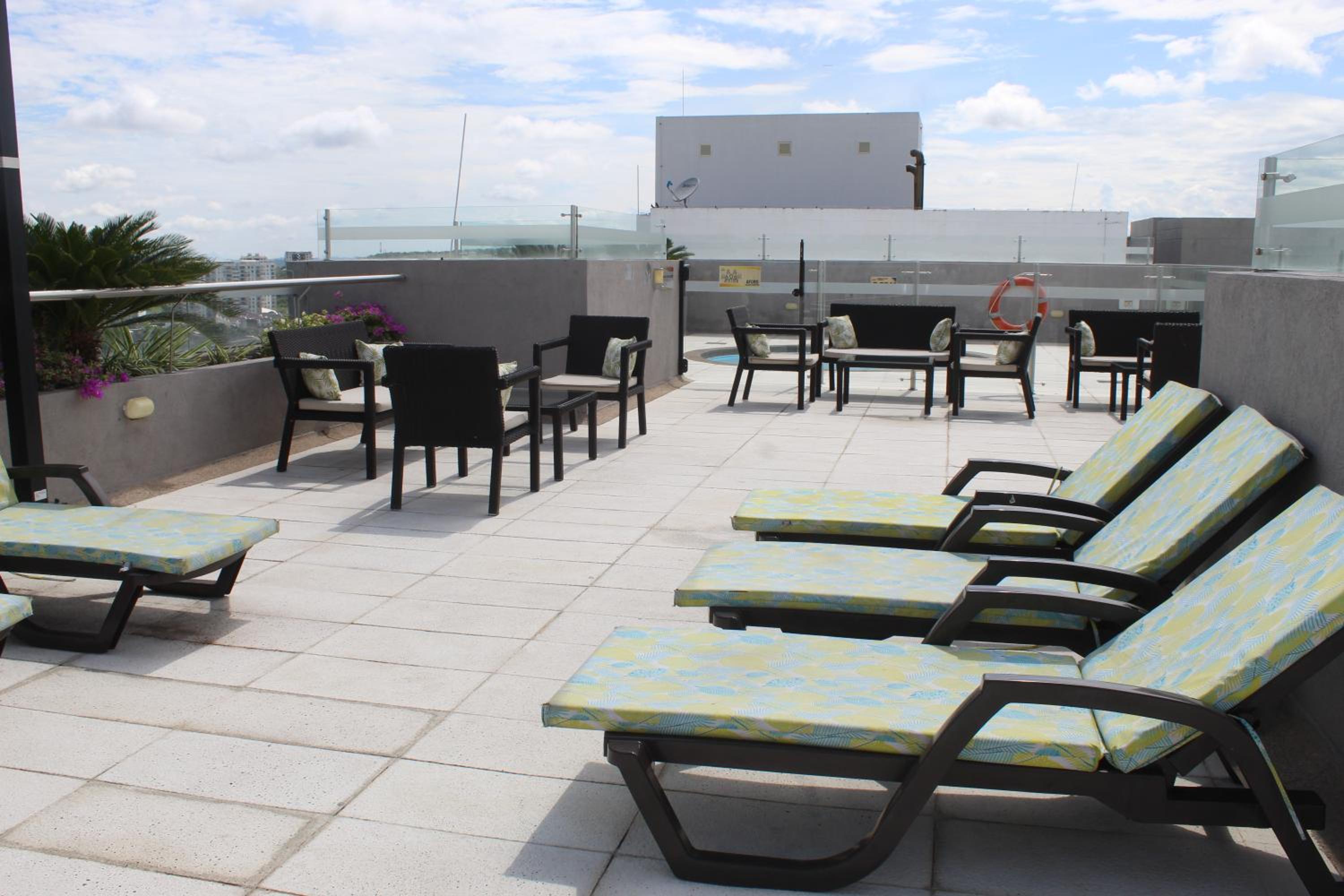 Apartamento Moderno Con Excelente Vista, Piscina, excepto los lunes por mantenimiento y Parqueadero privado, ubicado en Neiva