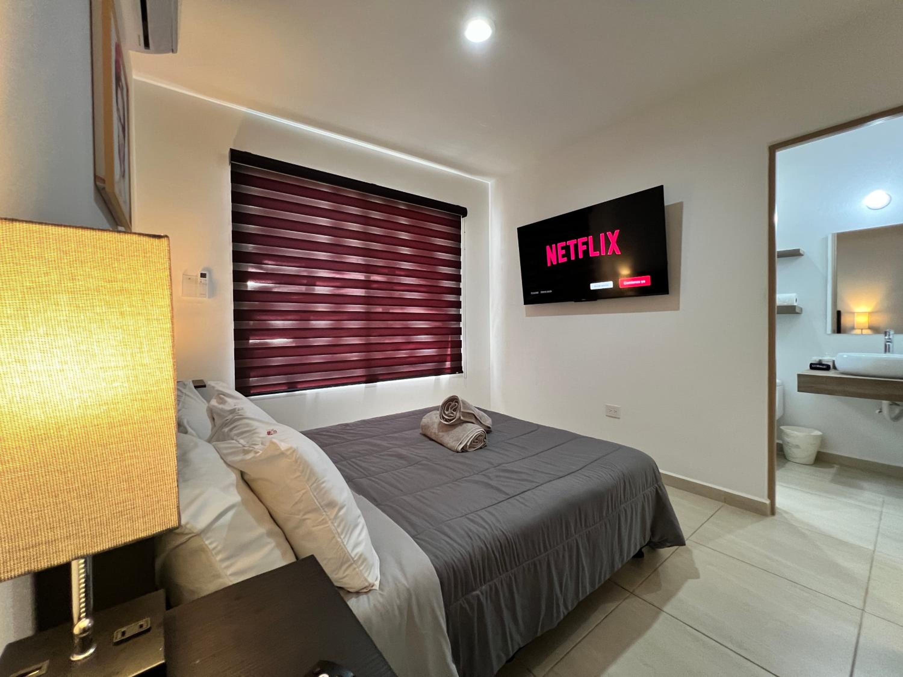 New-Promo-Family-Pool-Gated-Sleeps 10-Near Beach view 4
