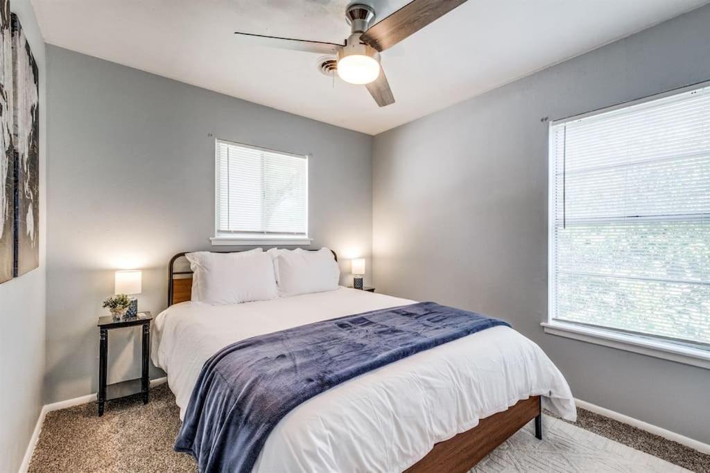 4 Bdrms Heated Pool, Hot Tub, 10 Minutes to Downtown view 4