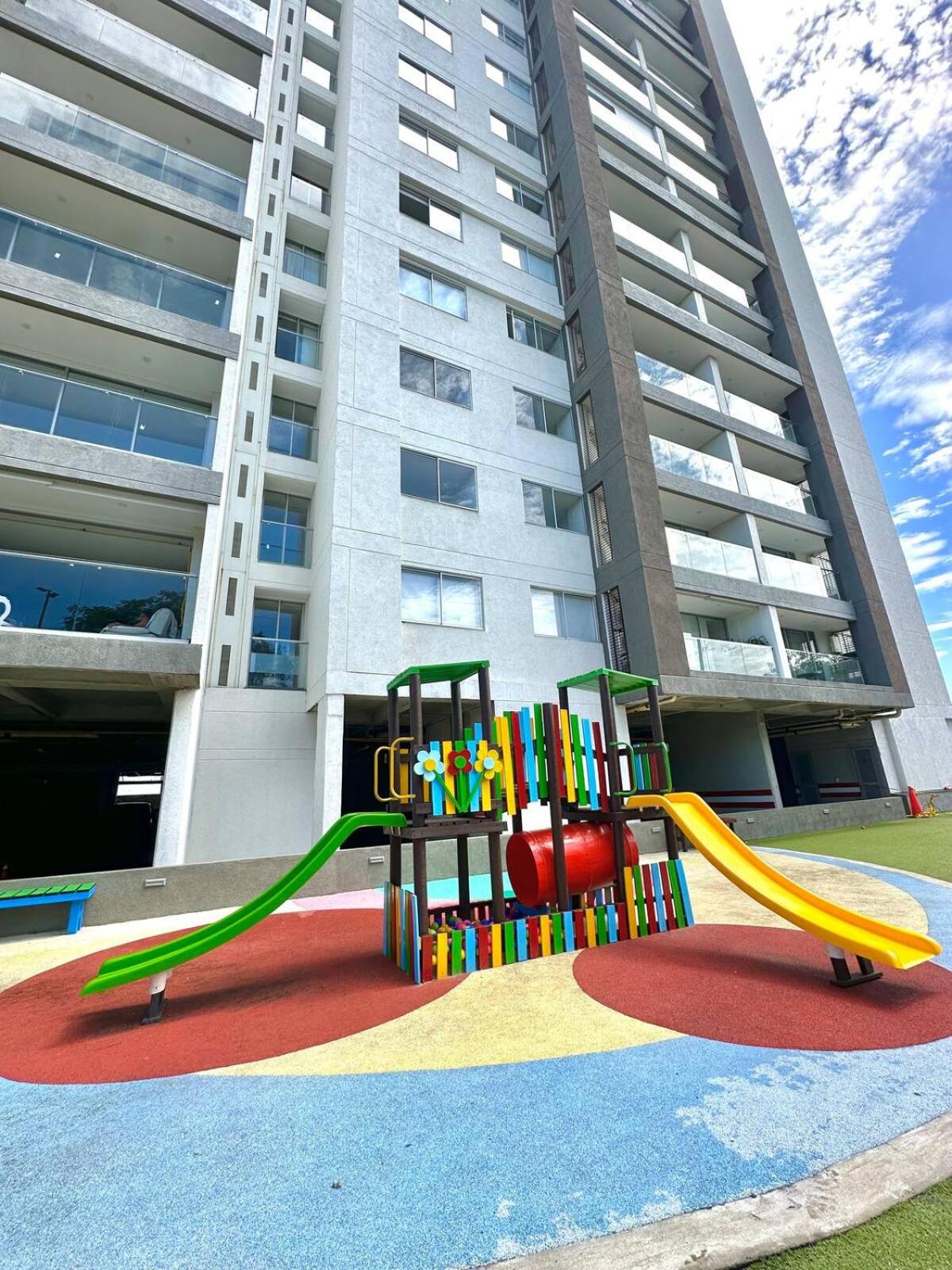 Apartamento Moderno Con Excelente Vista, Piscina, excepto los lunes por mantenimiento y Parqueadero privado, ubicado en Neiva