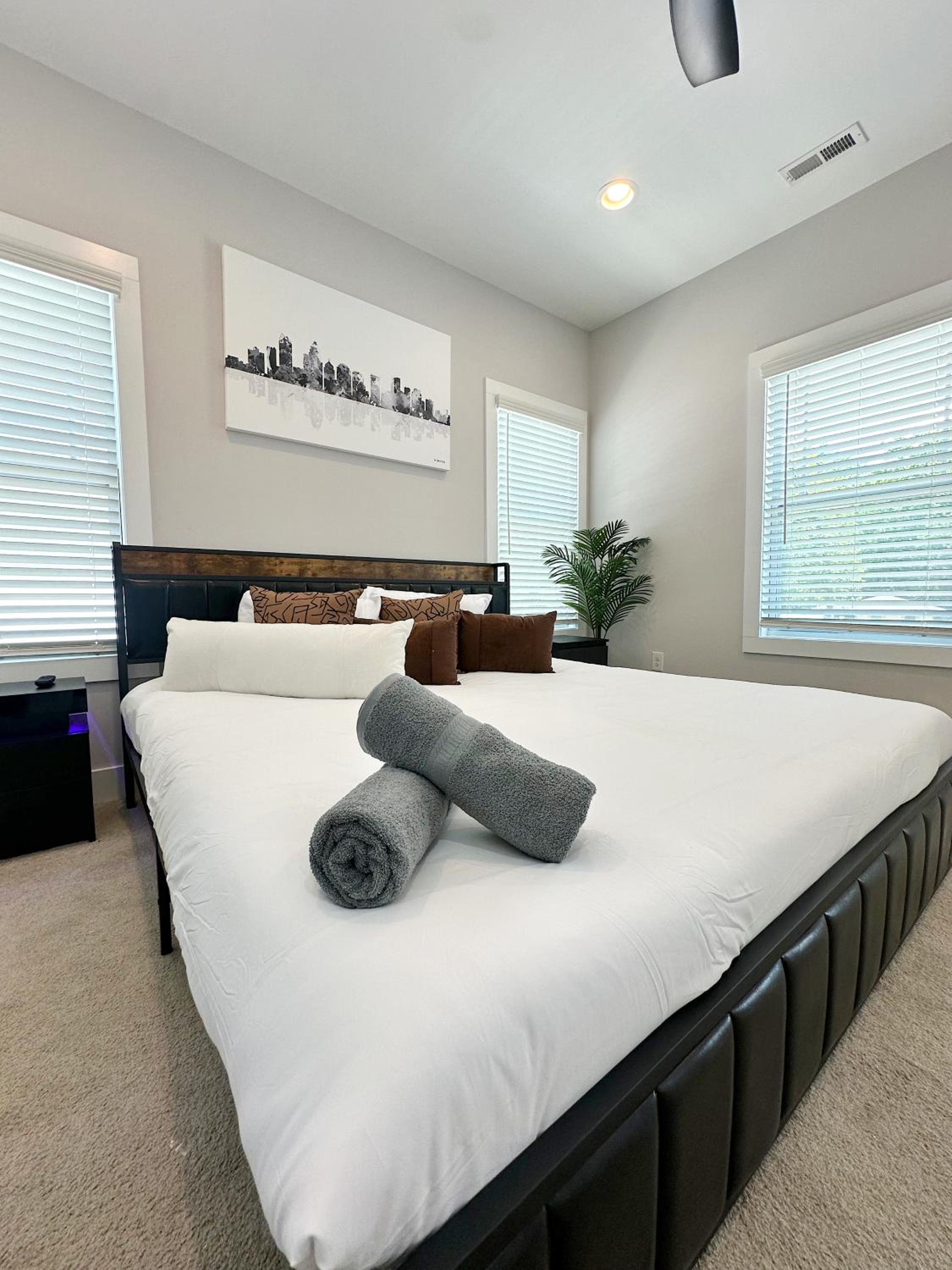 Luxury Living 3BR/2.5BA CLT Home view 4