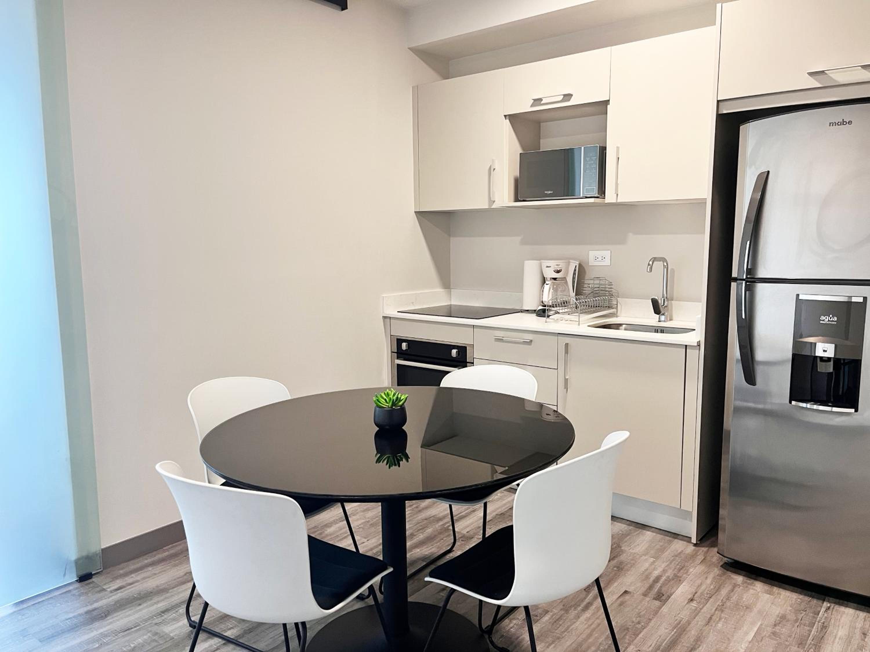 CityScape Properties 20th floor Studio 24-7 Concierge Amenities