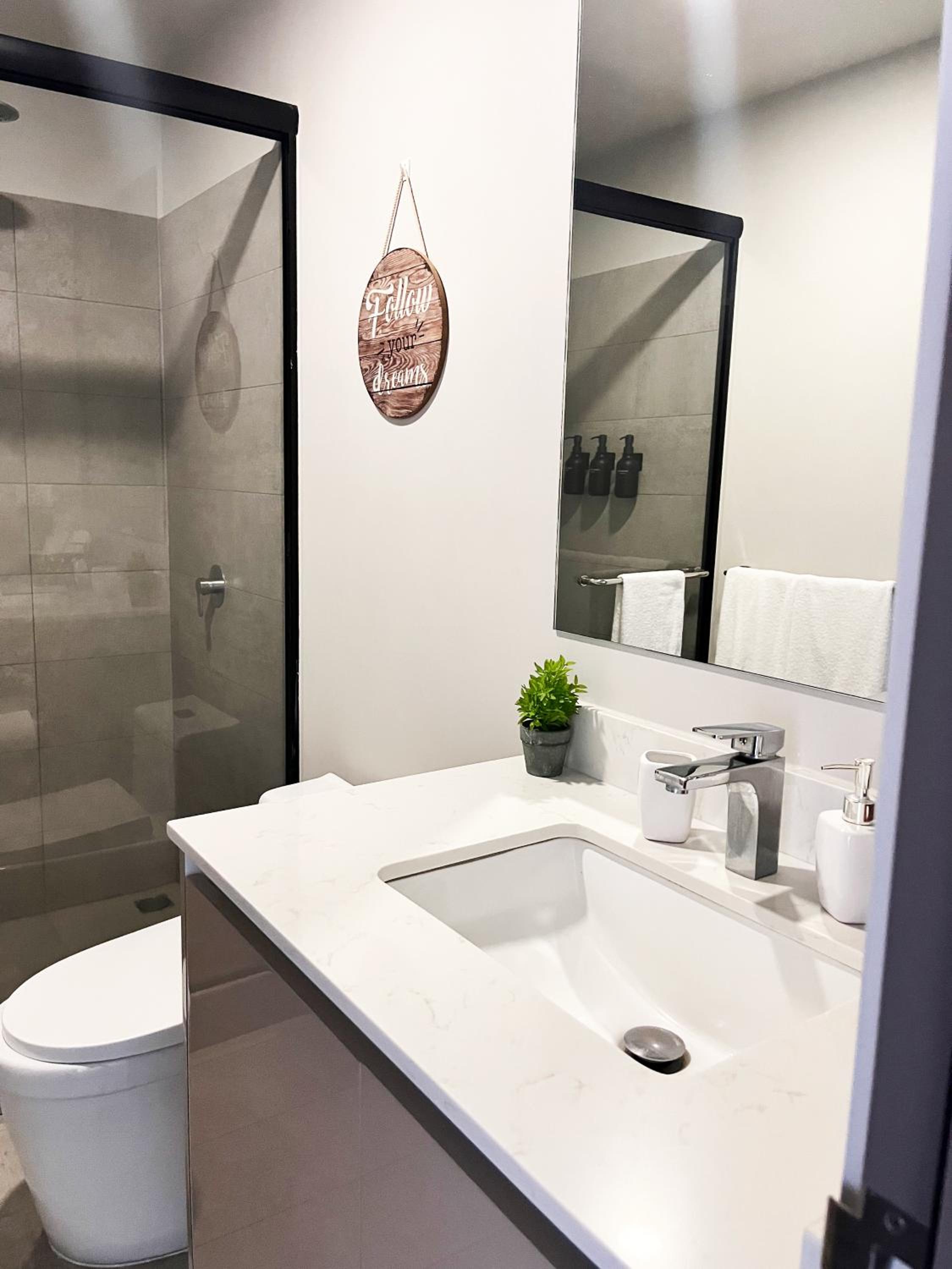 CityScape Properties 20th floor Studio 24-7 Concierge Amenities