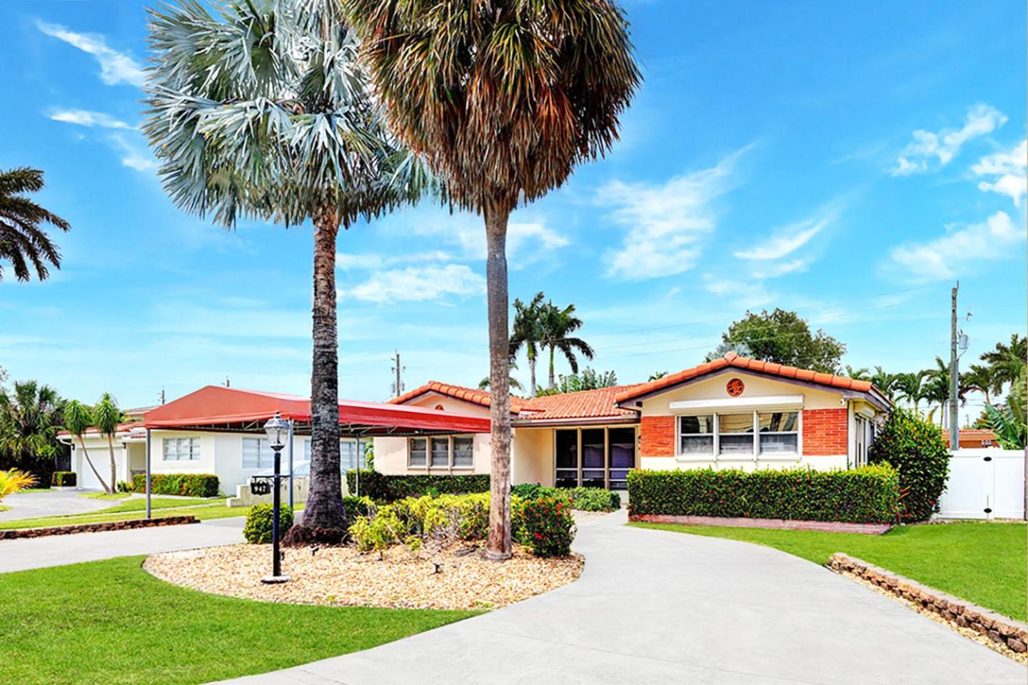 Hotel Deluxe 5BR Villa Heated Pool near Hollywood Beach - Image 1