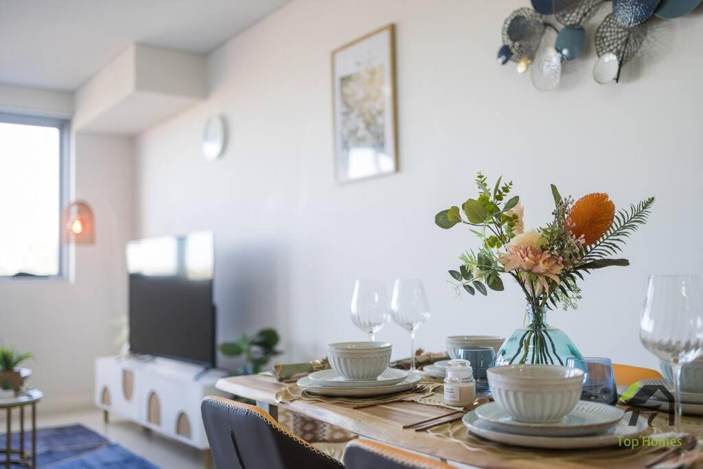 Vivid Unit Next to Campsie 6 mins to train station