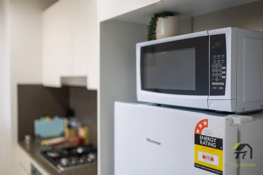 Vivid Unit Next to Campsie 6 mins to train station