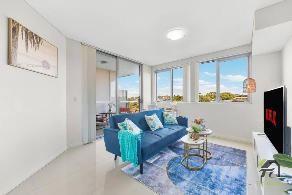 Vivid Unit Next to Campsie 6 mins to train station