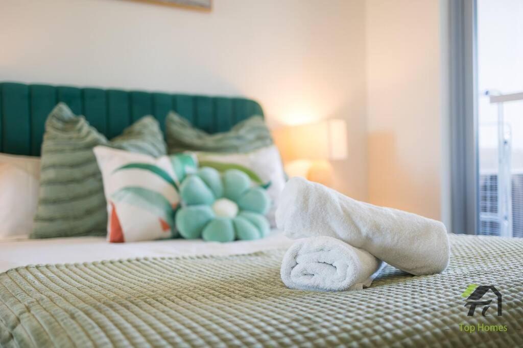 Vivid Unit Next to Campsie 6 mins to train station