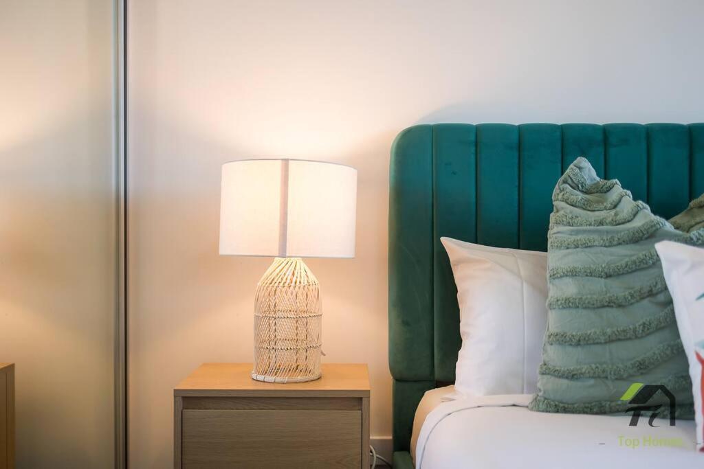 Vivid Unit Next to Campsie 6 mins to train station