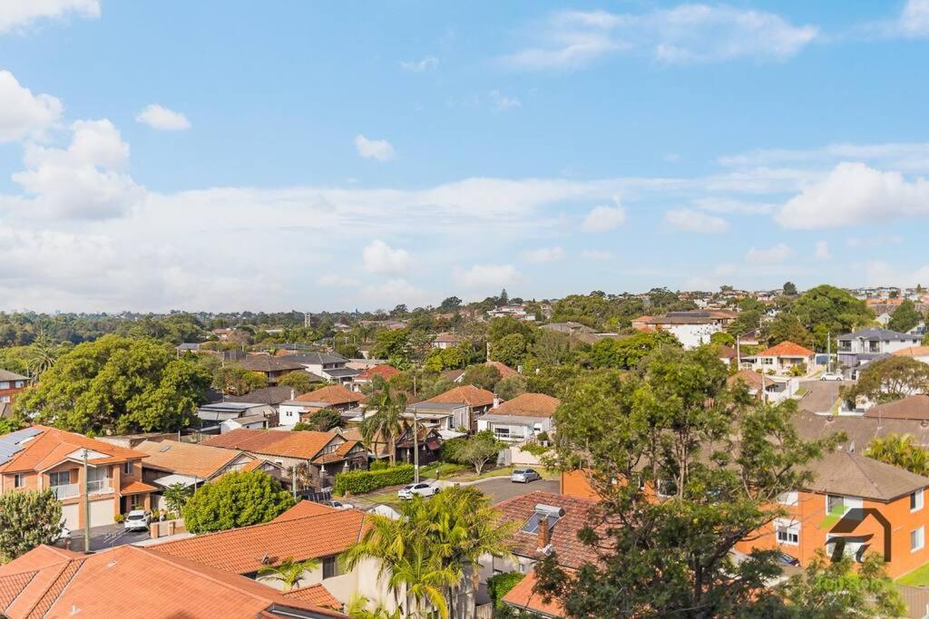 Vivid Unit Next to Campsie 6 mins to train station