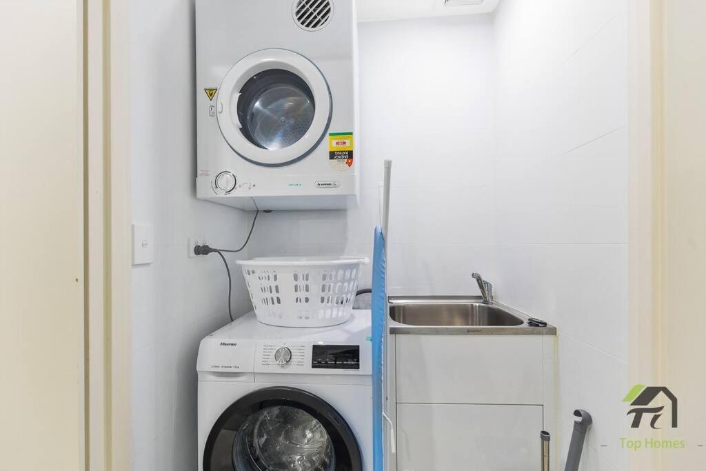 Vivid Unit Next to Campsie 6 mins to train station