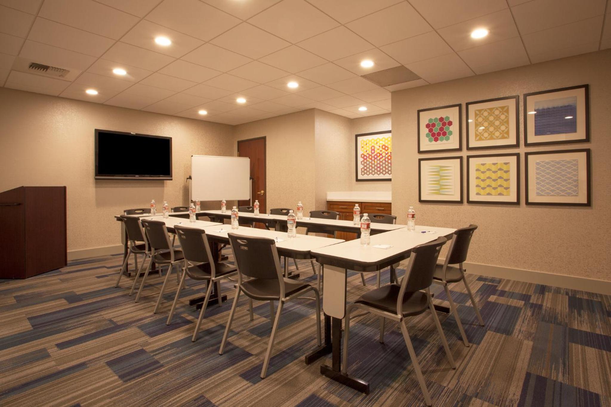 Holiday Inn Express Davis-University Area, an IHG Hotel - Property Image 6