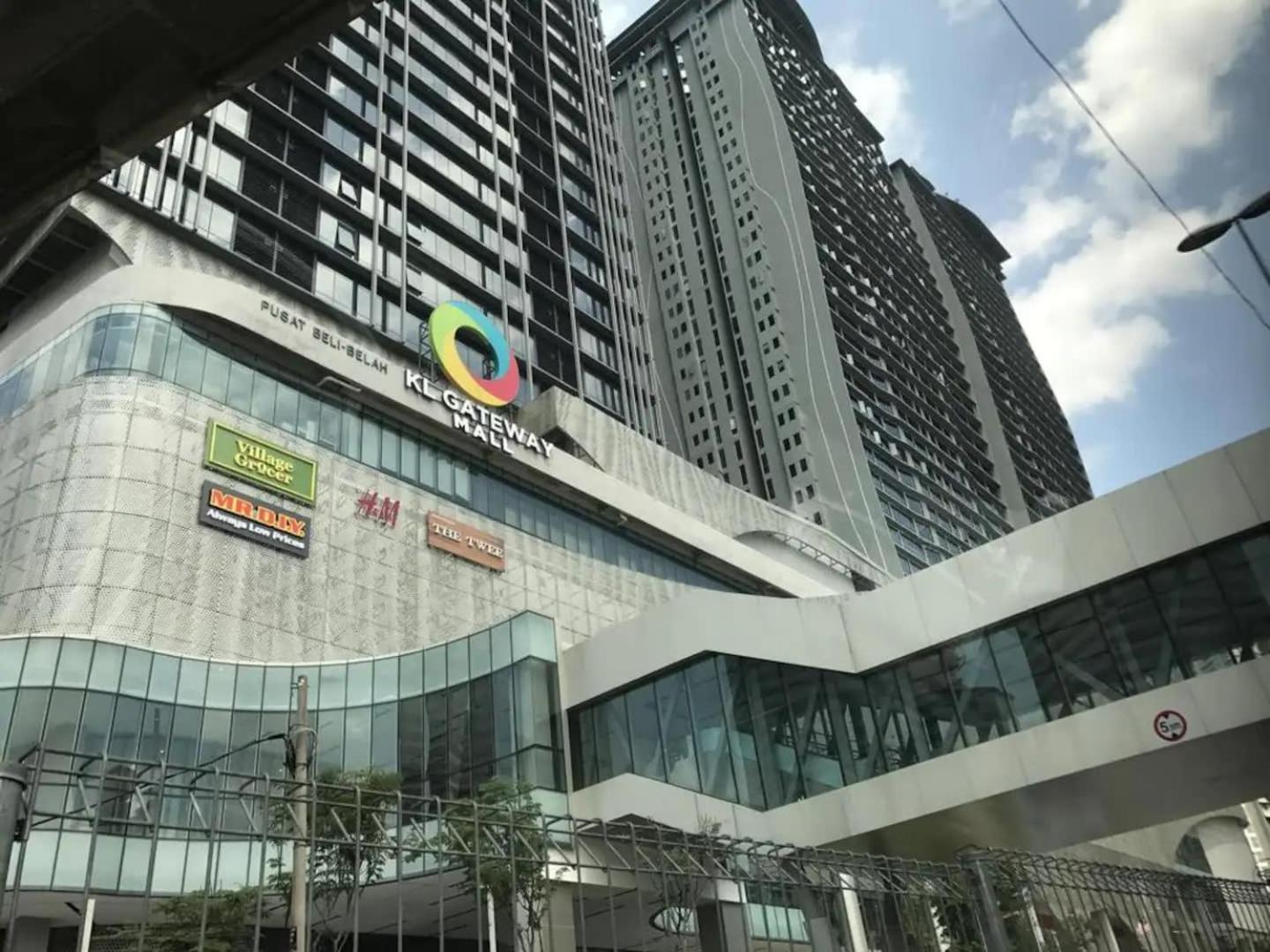 A Lovely High-Floor Loft at EST Brickfields