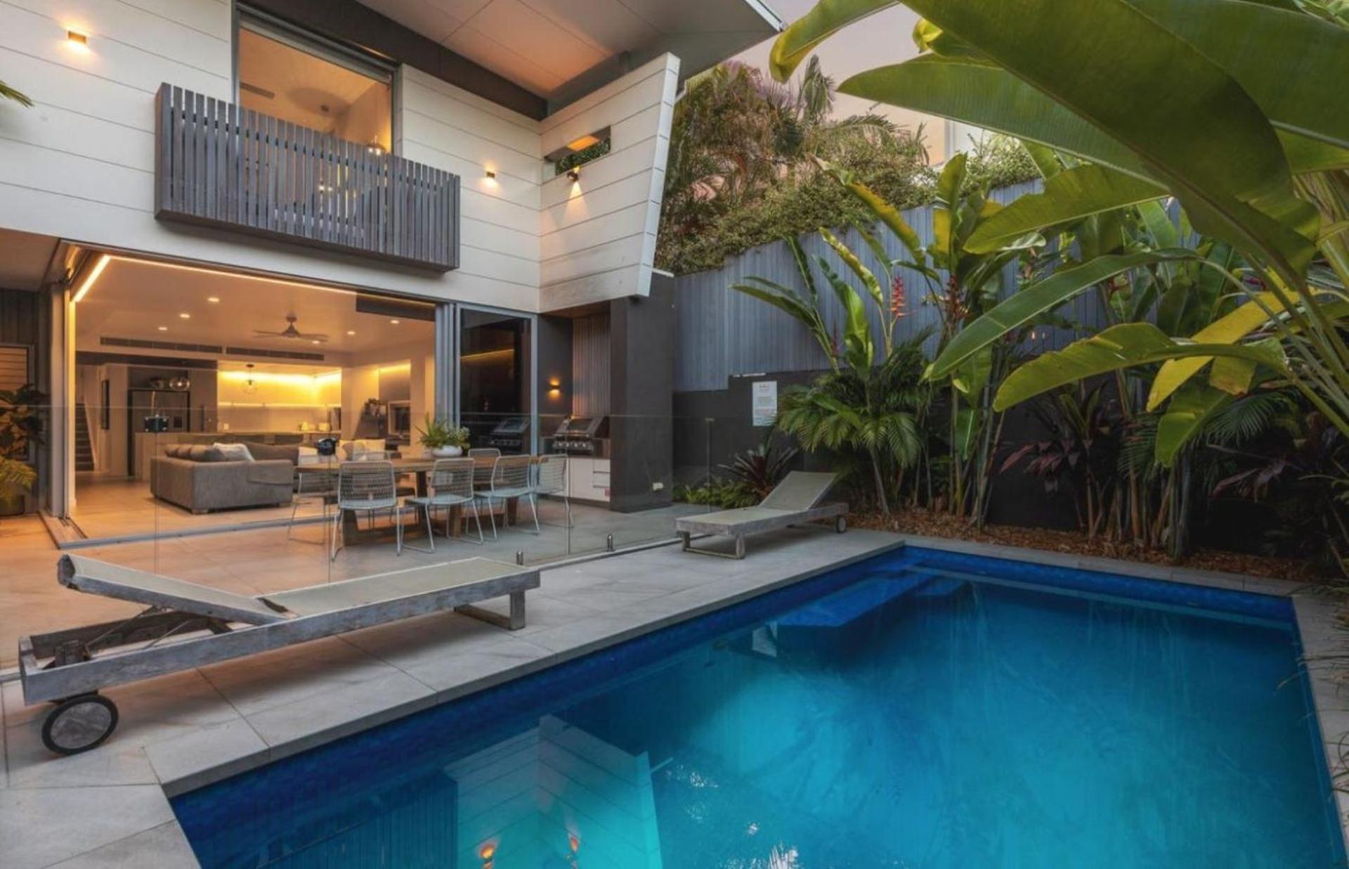 Kokos Beach House 1 - beachside luxury with pool
