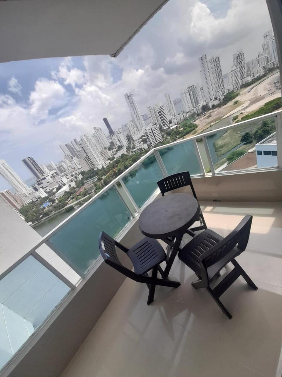 APARTAMENTO CON VISTA AL MAR CARIBE PISO 19 - Espectacular