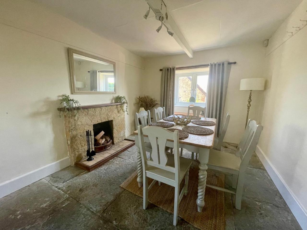 Cosy Cottage - Perfect for Families & Couples! view 2