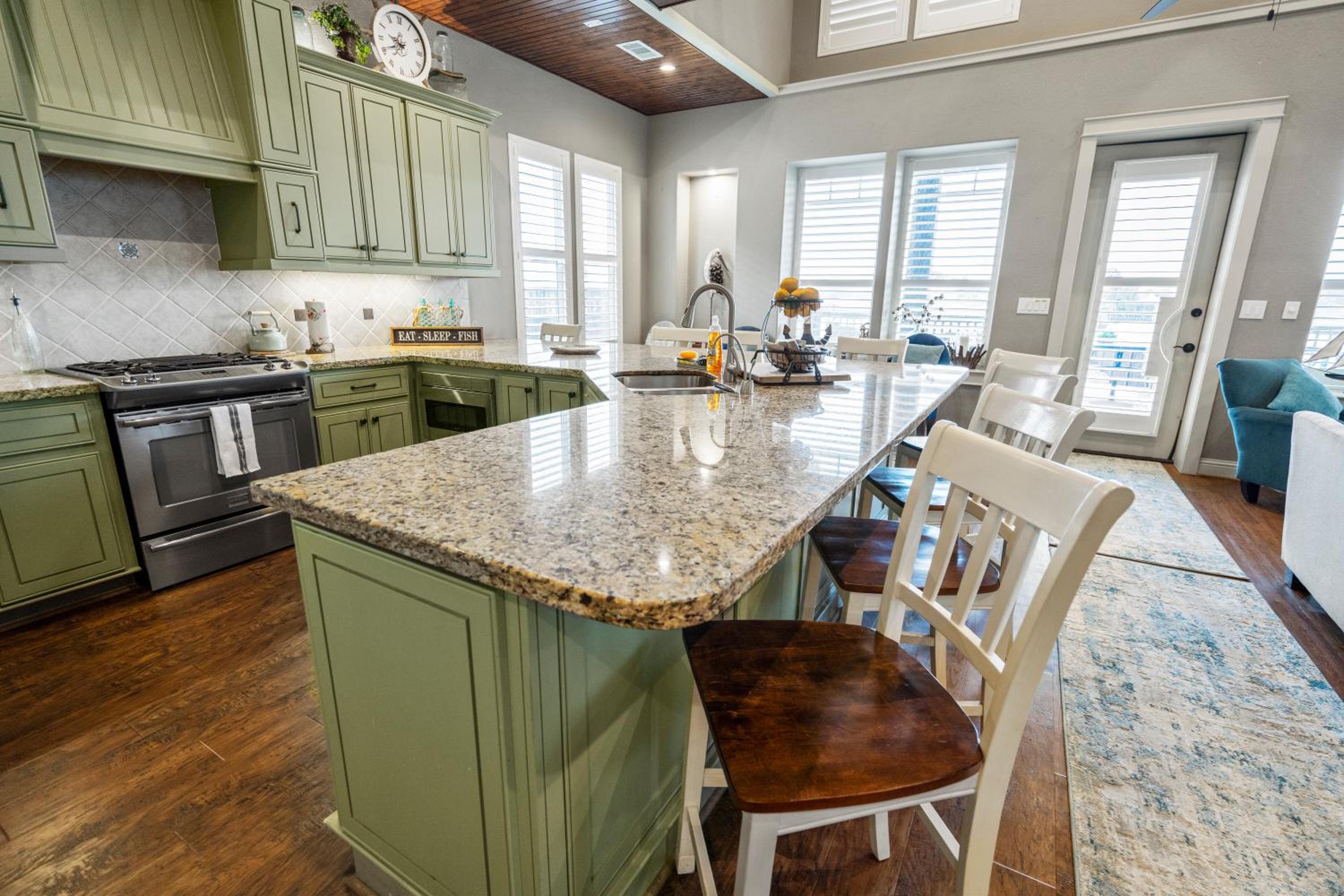 Luxury Waterfront Home Family and Pet Friendly Near Surfside Beach 11 Mins view 4
