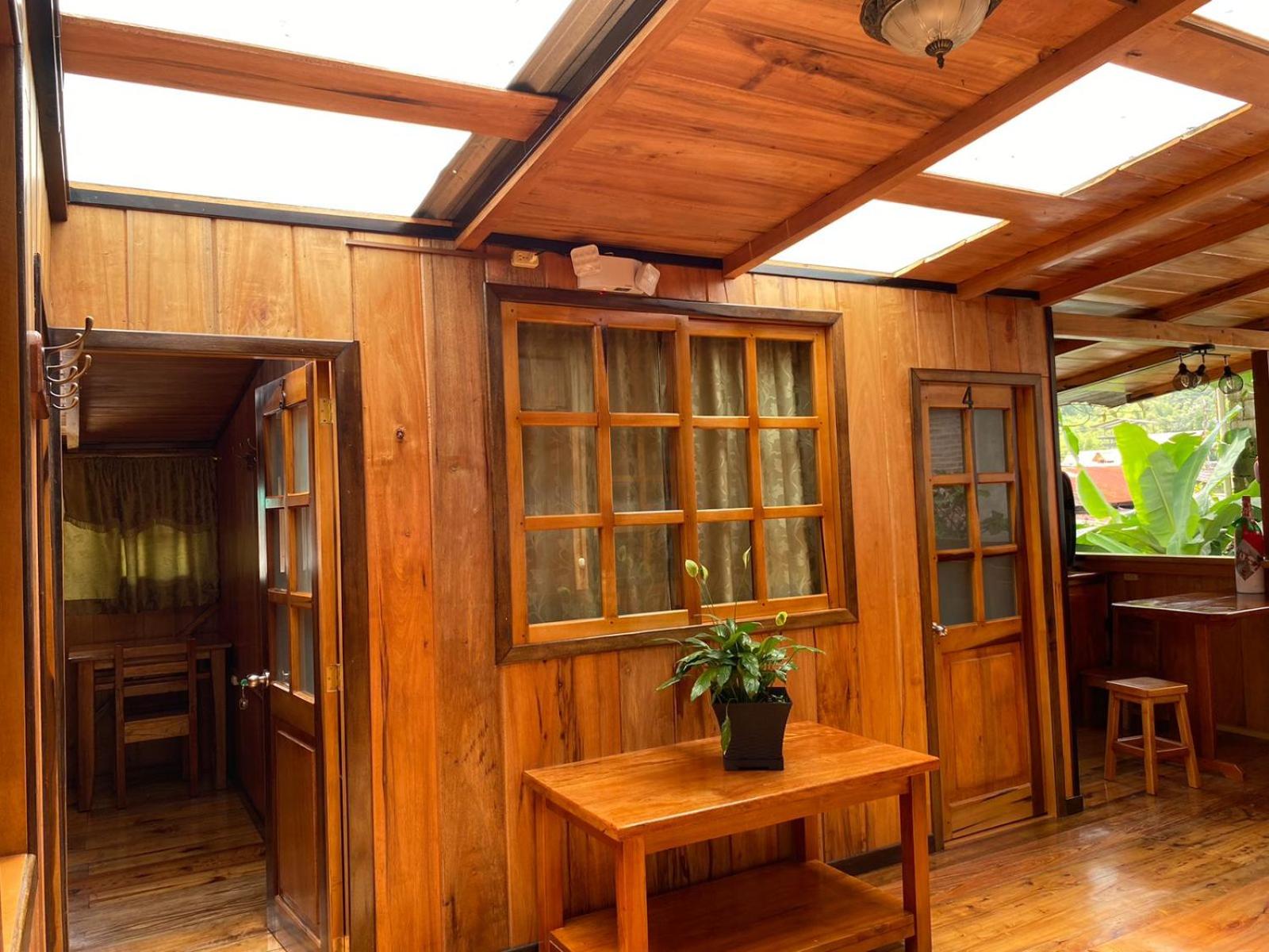 Guayabo Hostal Mindo