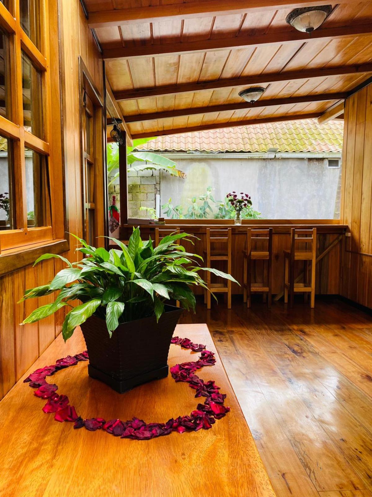 Guayabo Hostal Mindo