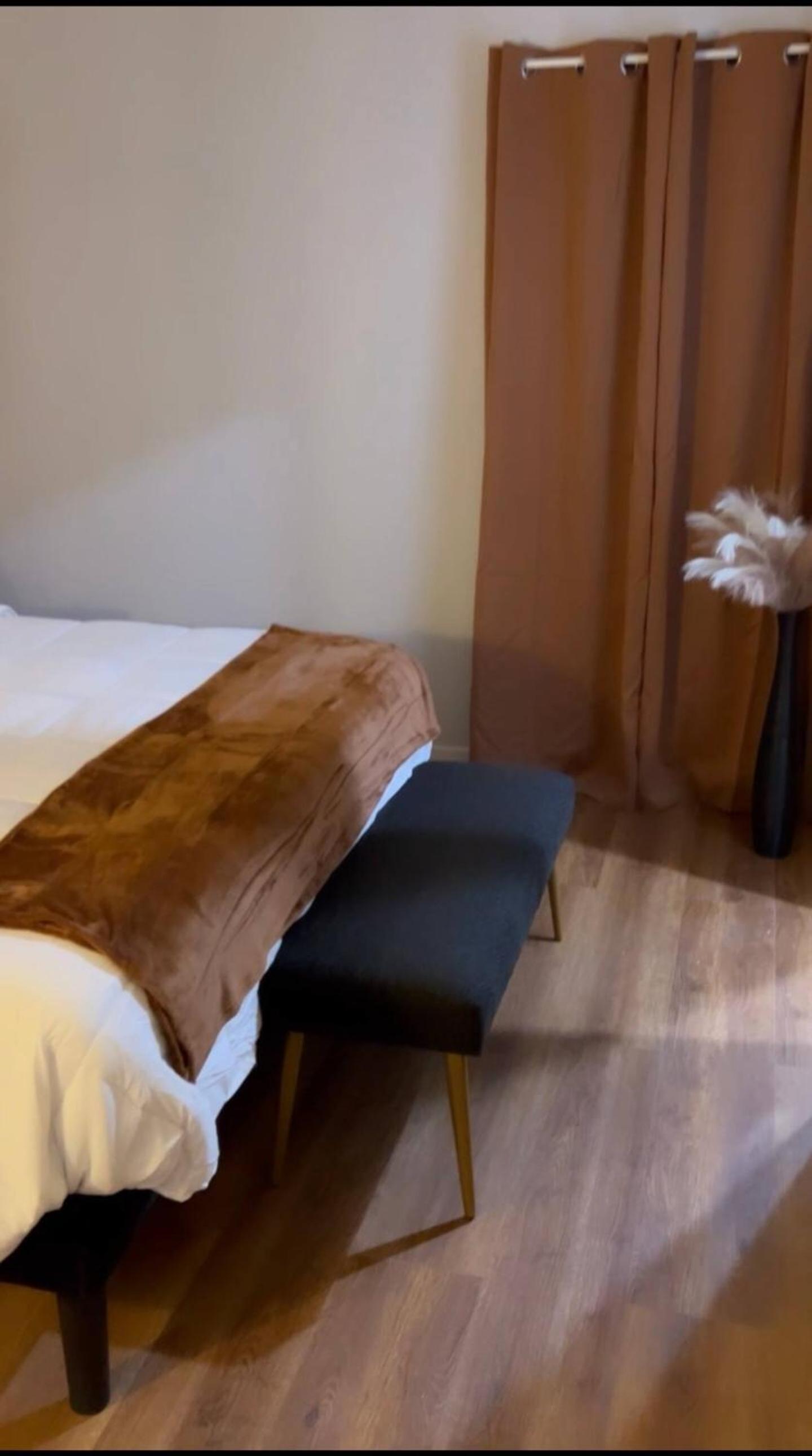 Cozy & Spacious 3 bedrooms house! view 4