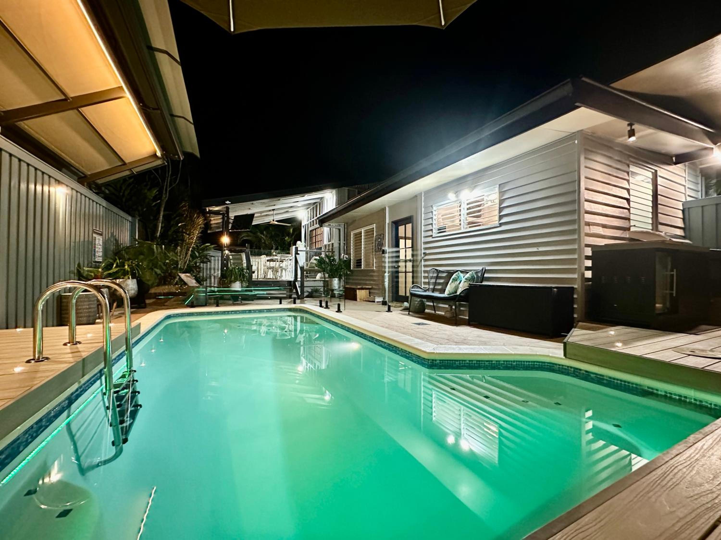 Sweet Creek Cottage, Palm Cove, 200m to Beach, Heated Pool, Pets