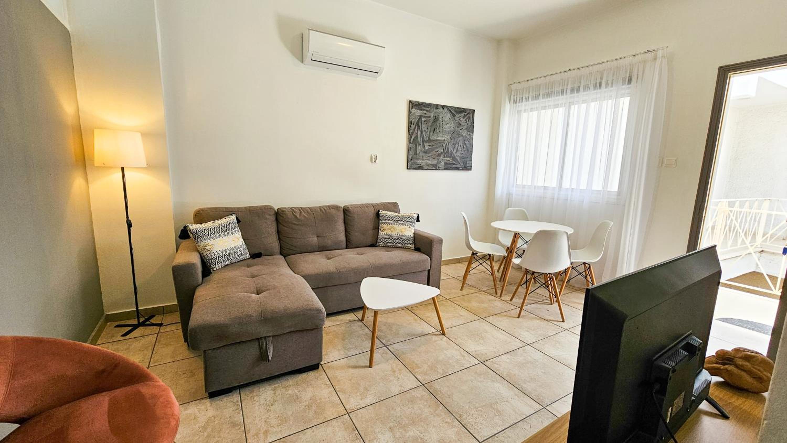 FlipFlop City Center Apartment view 4