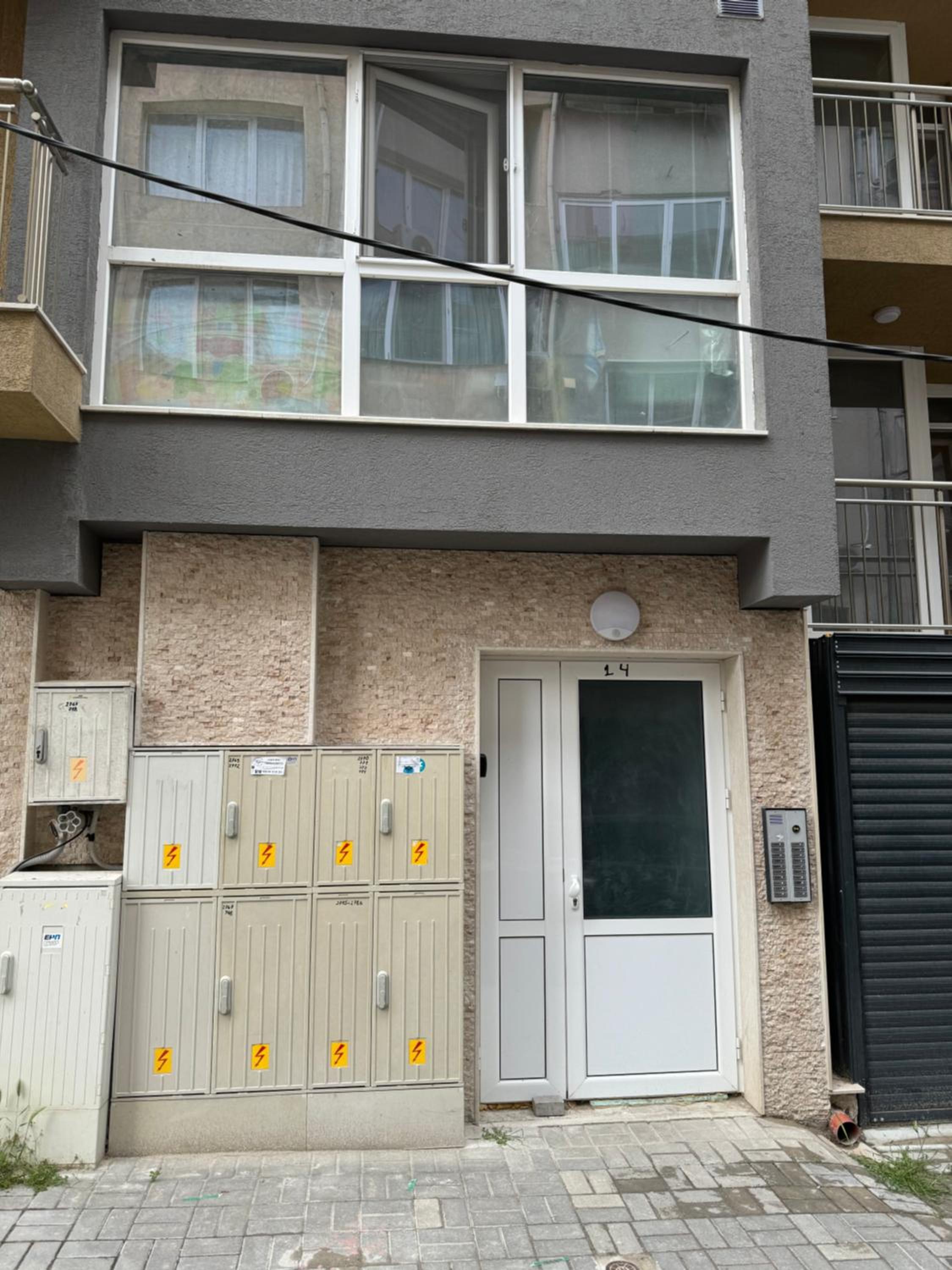 2-Bedroom with Private Parking fast WiFi 3-AirCon 3-SmartTVs WorkDesk Youtube Premium and Netflix