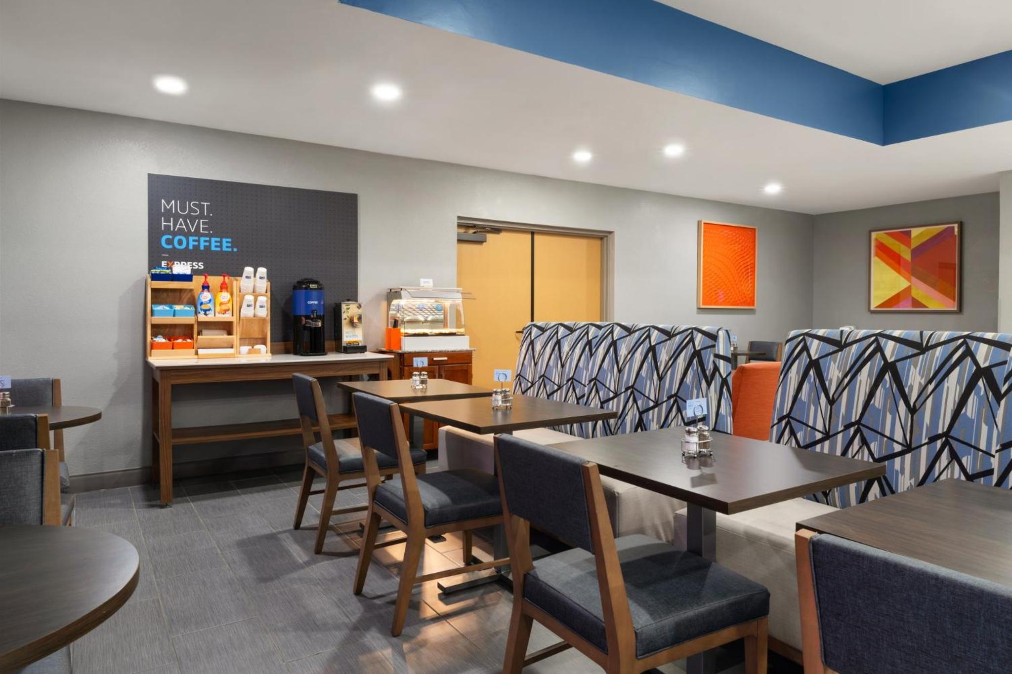 Sebring Vacations - Holiday Inn Express Suites Sebring, an IHG Hotel - Property Image 60