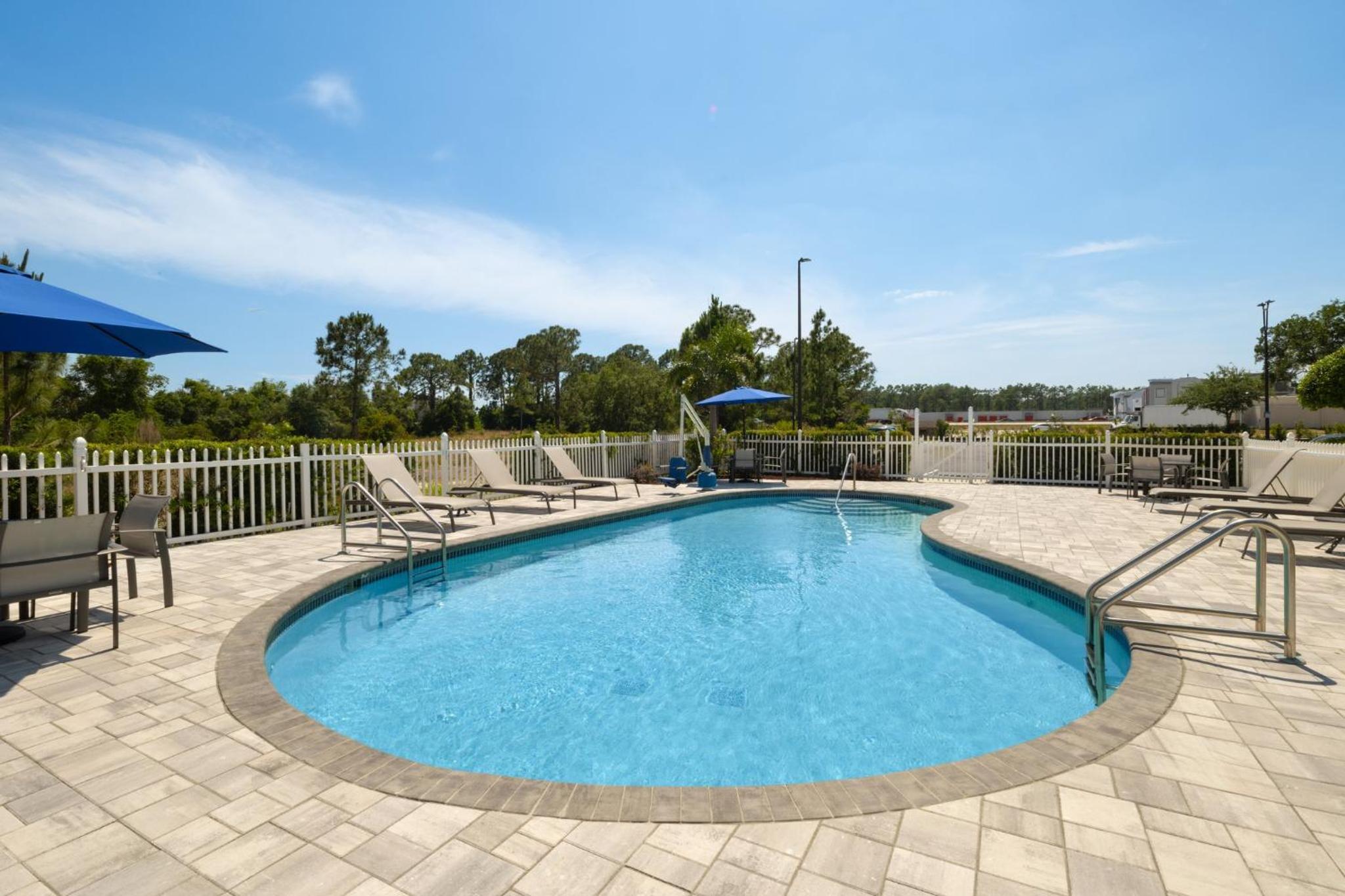 Sebring Vacations - Holiday Inn Express Suites Sebring, an IHG Hotel - Property Image 3