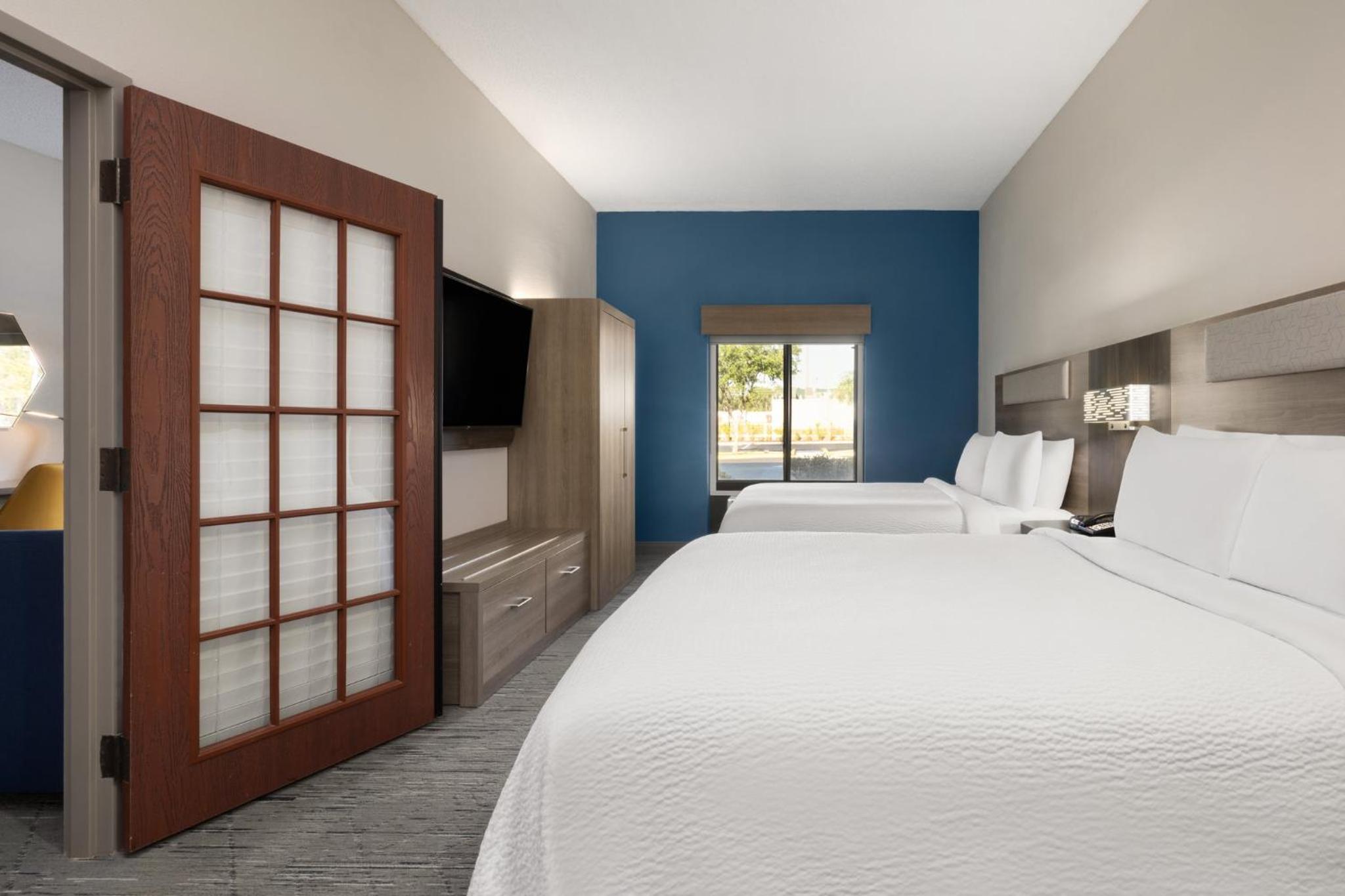 Sebring Vacations - Holiday Inn Express Suites Sebring, an IHG Hotel - Property Image 29