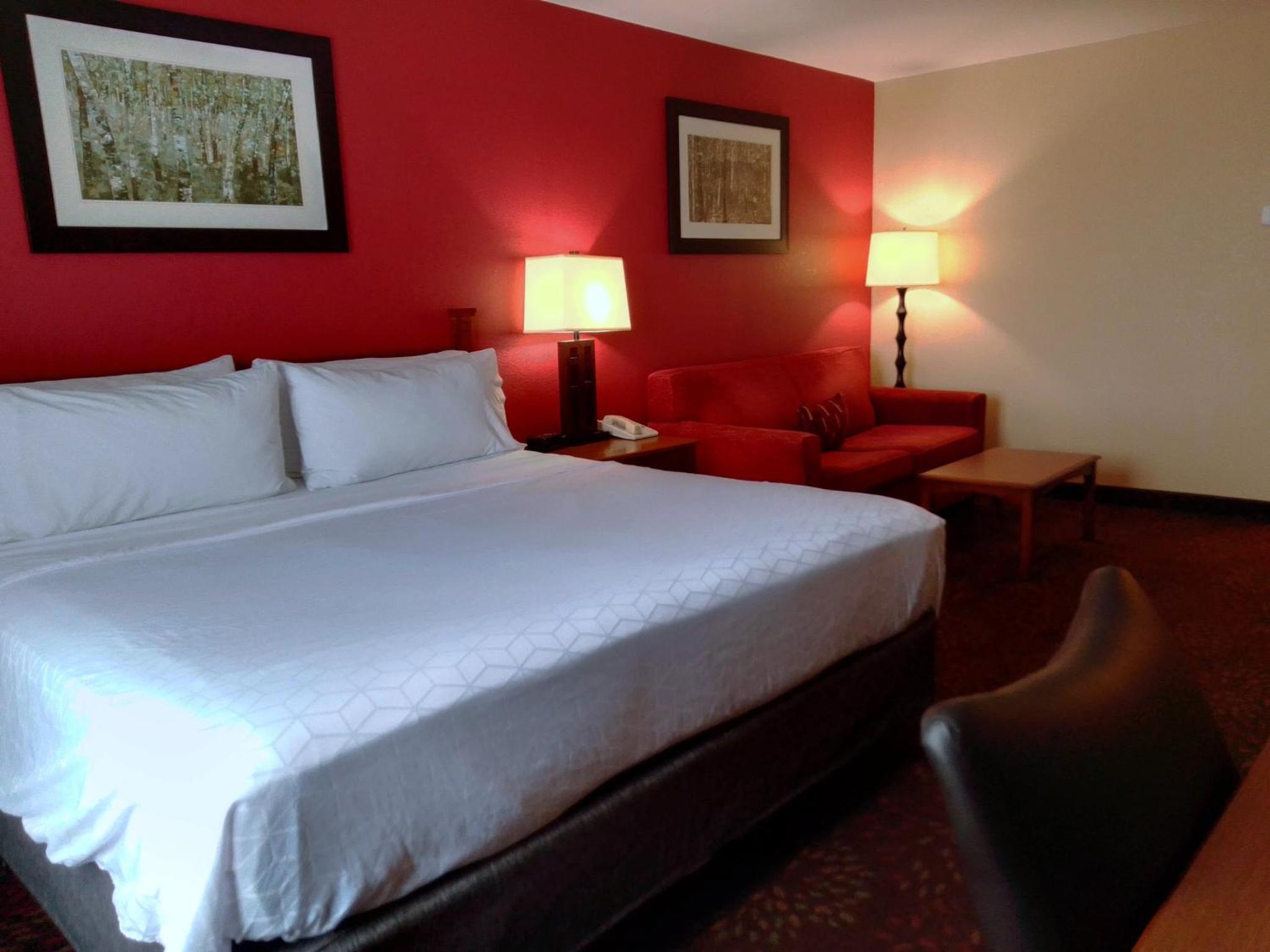 Athens Vacations - Holiday Inn Express Hocking Hills-Logan, an IHG Hotel - Property Image 5